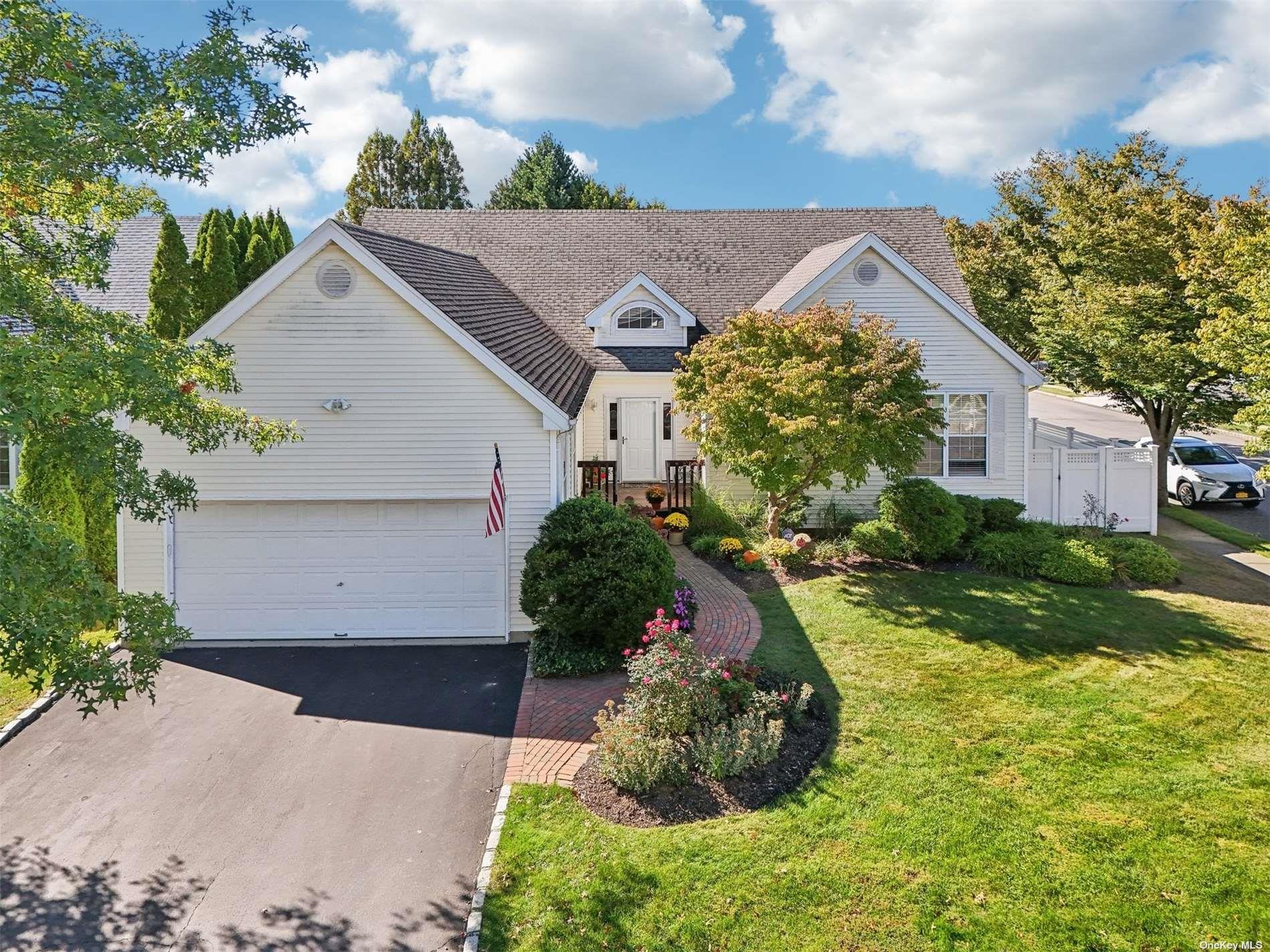 #1 photo, 11 Lyndon Place, Melville , NY 11747