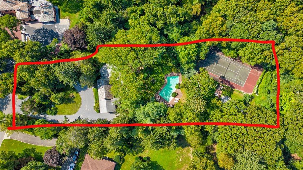 #4 photo, 10 Hemlock Court, Laurel Hollow , NY 11771