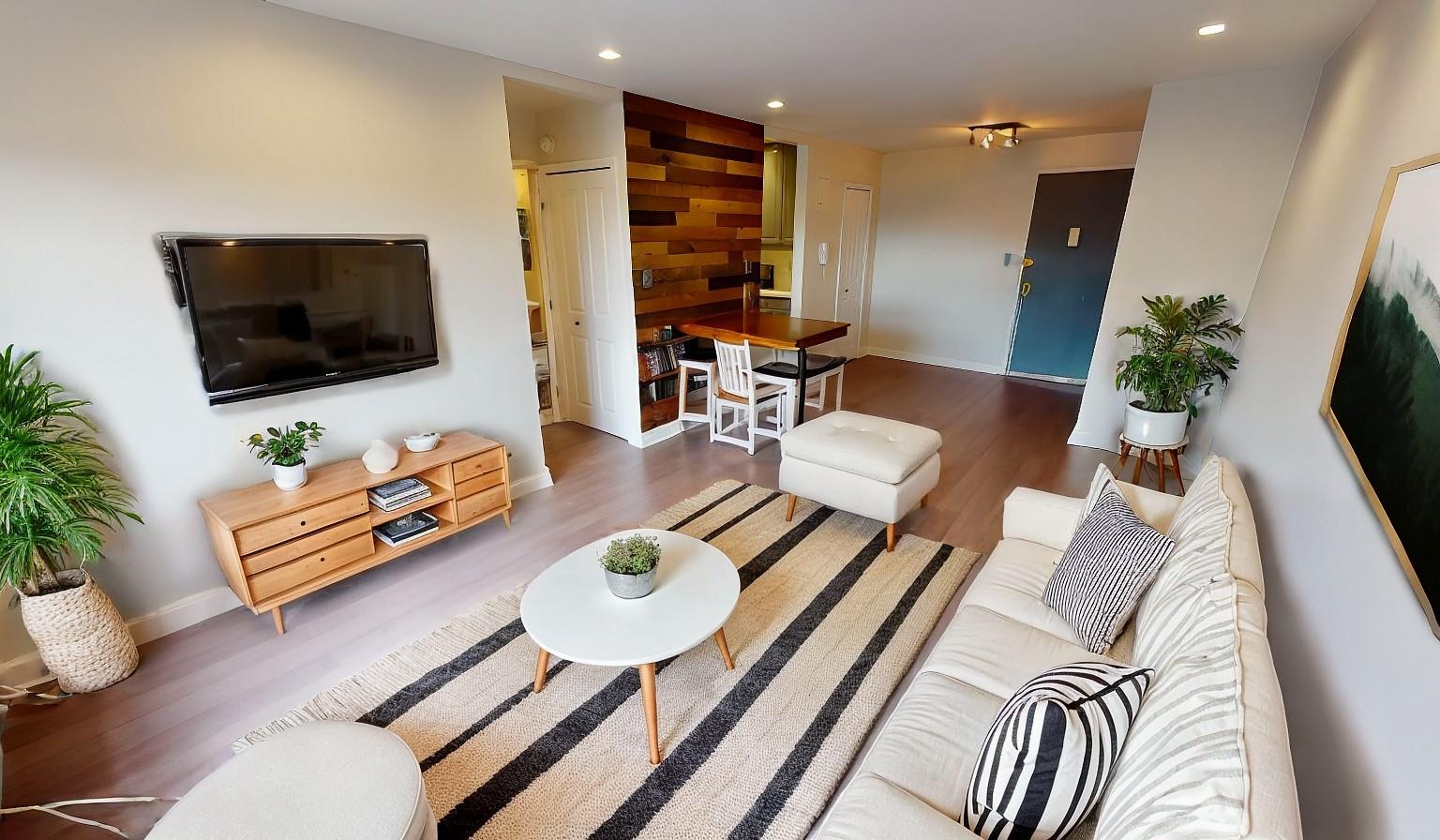 #1 photo, 66-15 Thornton Place, 뉴욕퀸즈 Rego Park , NY 11374