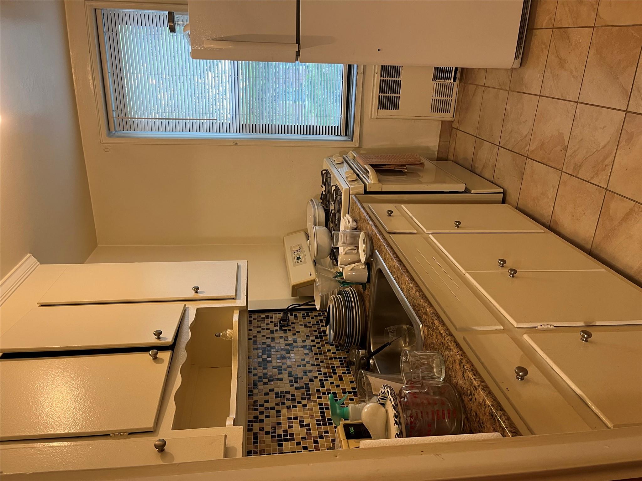 #6 photo, 33-24 Junction Blvd, クイーンズ区 Jackson Heights , NY 11372