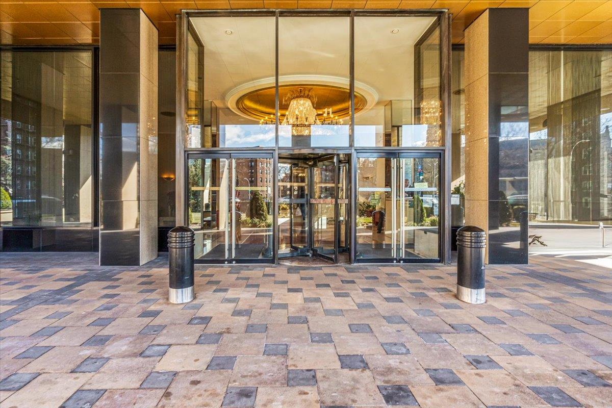 #18 photo, 110-11 Queens Boulevard, Forest Hills , NY 11375