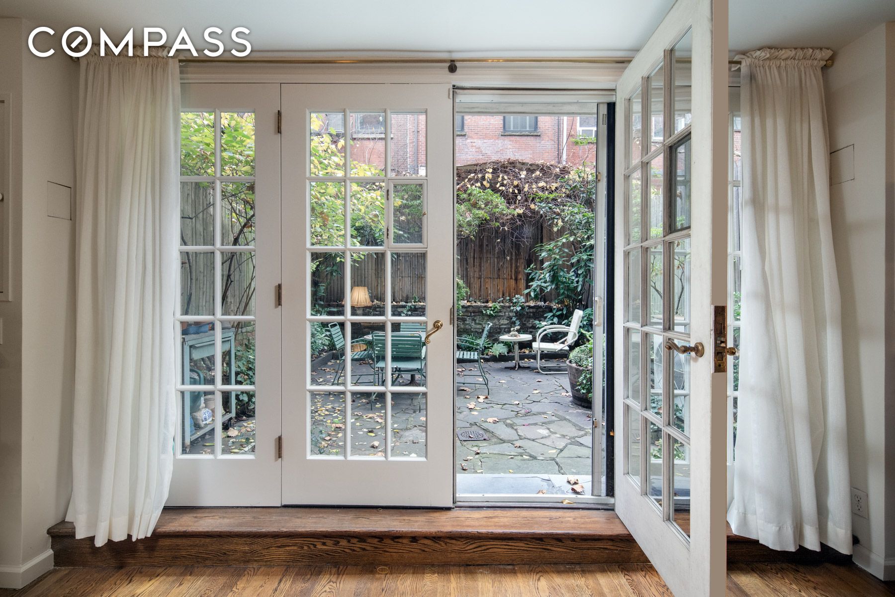 #10 photo, 28 W 10th Street, マンハッタン Greenwich Village , NY 10011