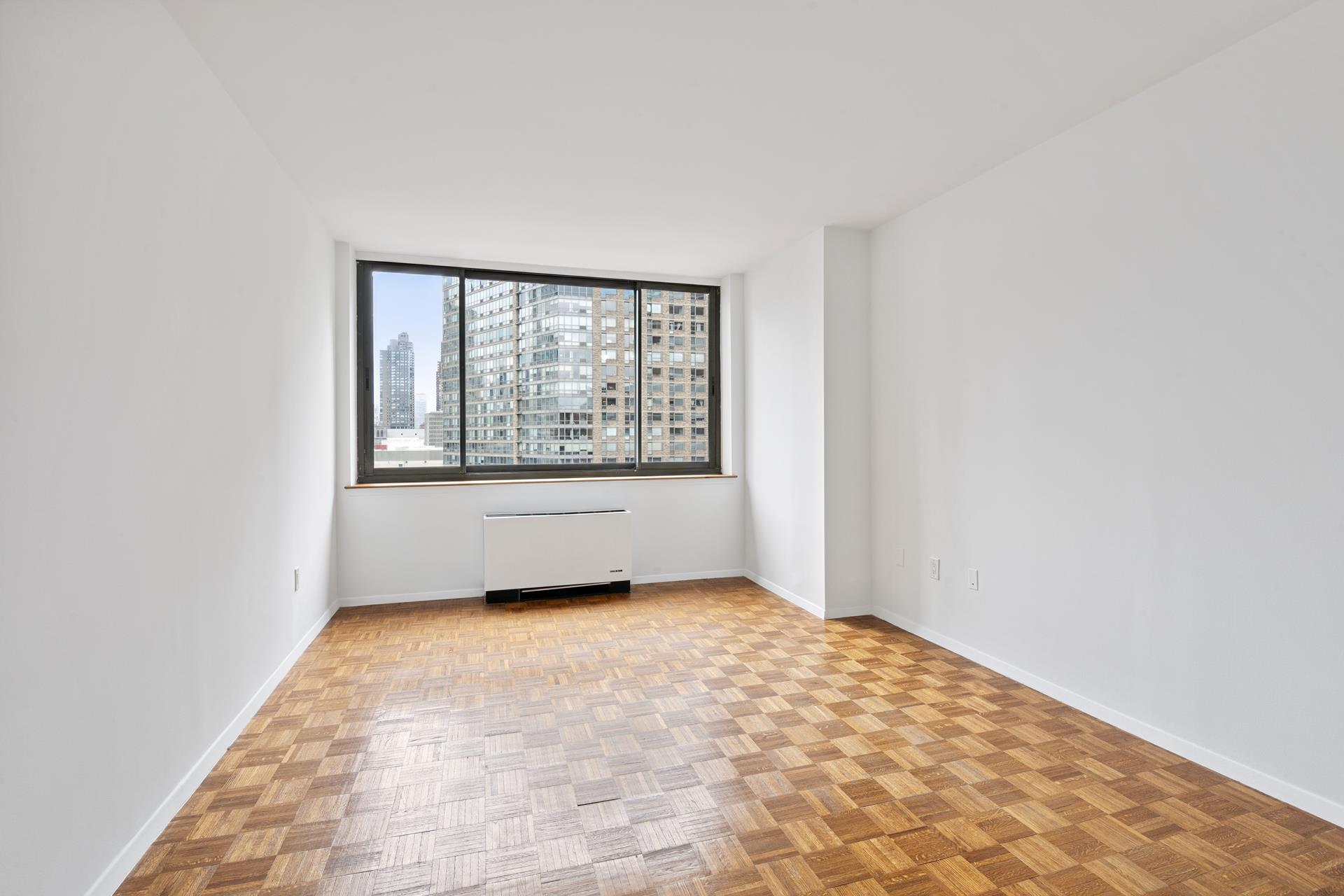 #8 photo, 2000 BROADWAY, マンハッタン Lincoln Square , NY 10023