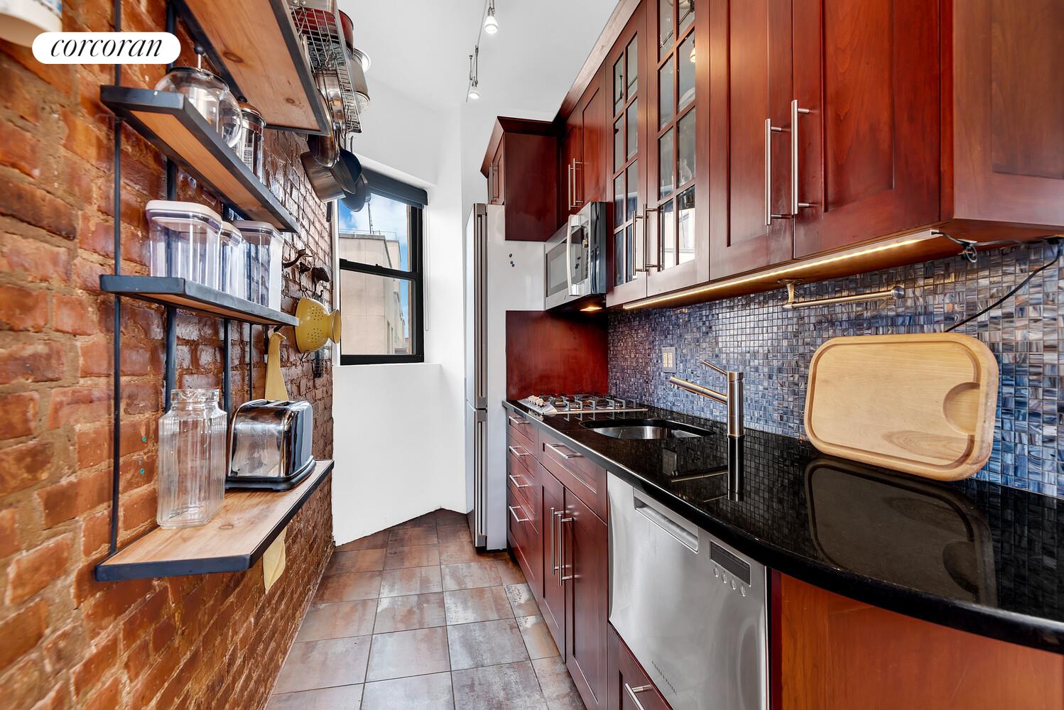 #4 photo, 613 E 6TH Street, マンハッタン East Village , NY 10009