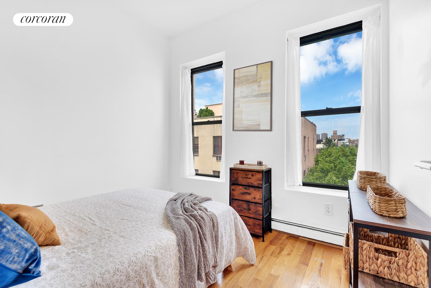 #7 photo, 613 E 6TH Street, マンハッタン East Village , NY 10009