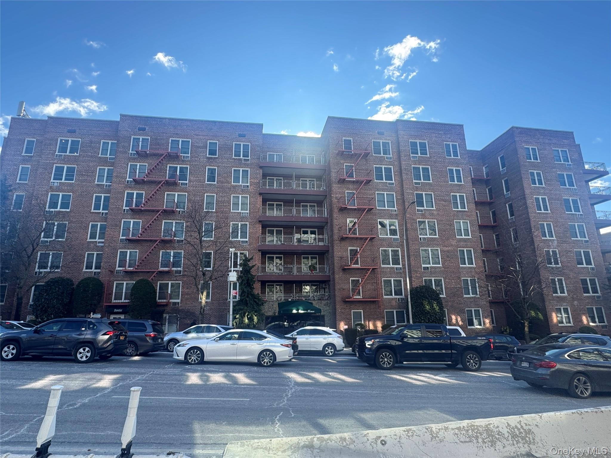 #2 photo, 241-20 Northern Blvd, クイーンズ区 Douglaston , NY 11363