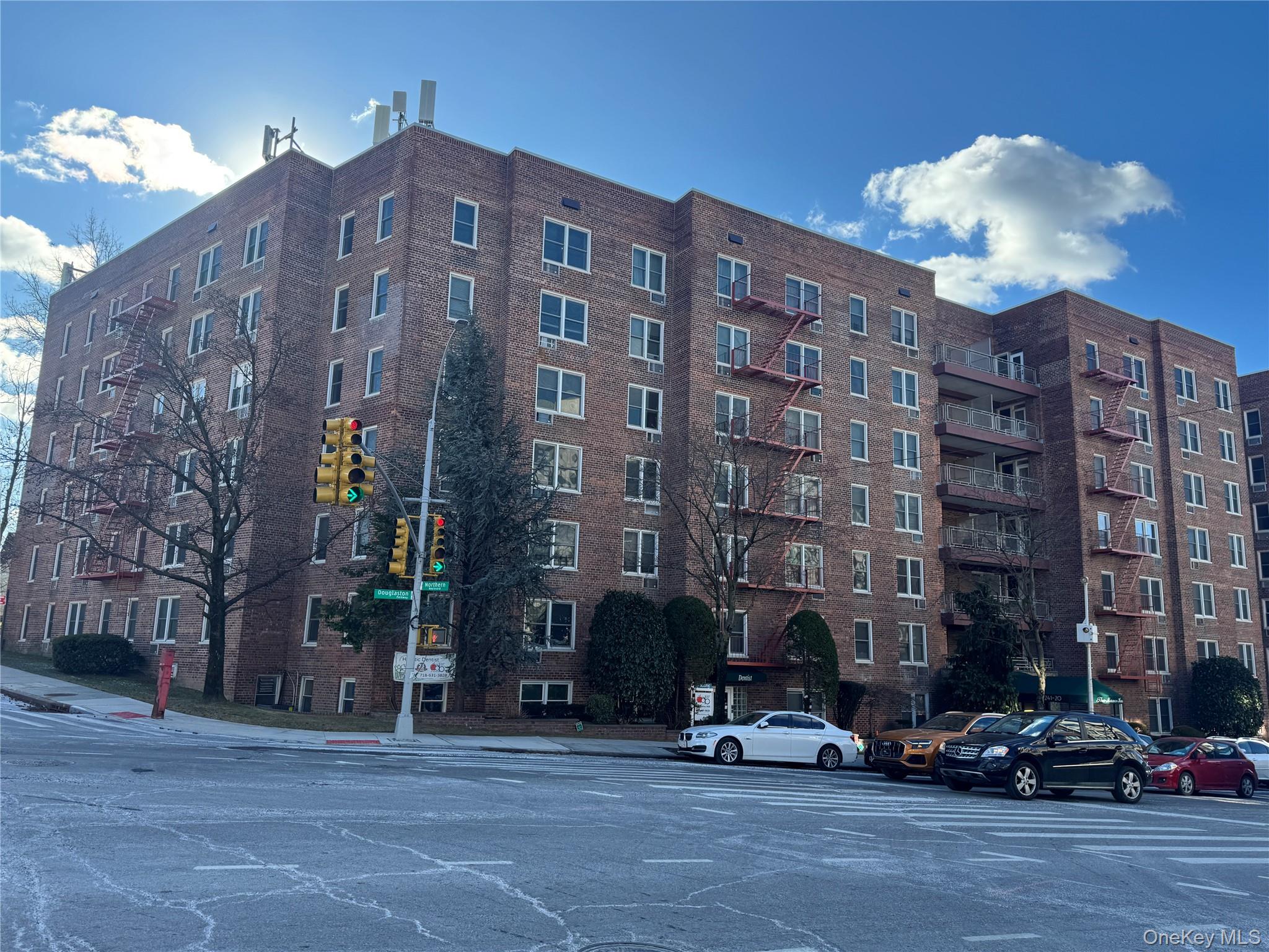 #4 photo, 241-20 Northern Blvd, クイーンズ区 Douglaston , NY 11363