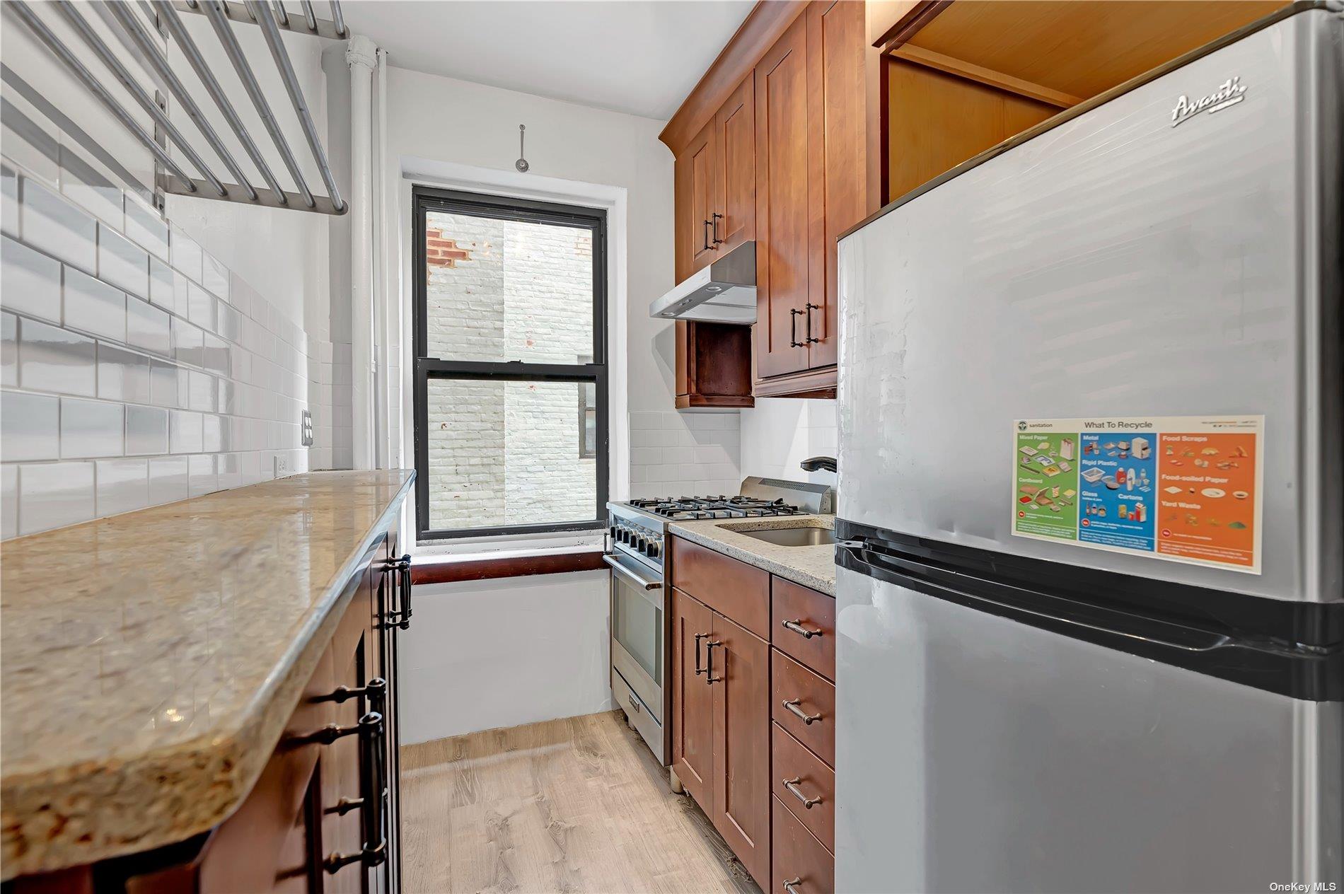 #10 photo, 251 Seaman, マンハッタン New York (Manhattan) , NY 10034