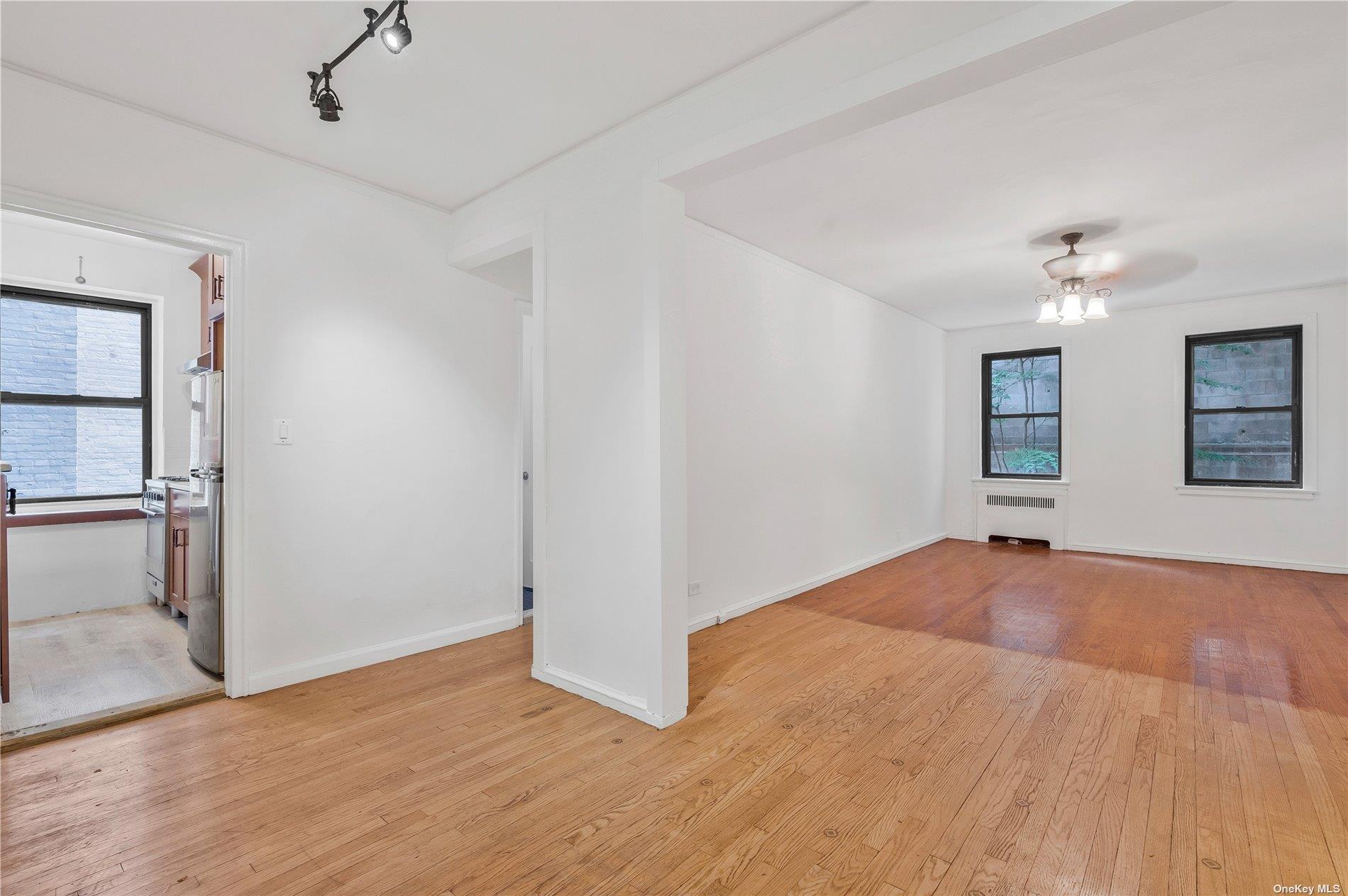 #2 photo, 251 Seaman, マンハッタン New York (Manhattan) , NY 10034