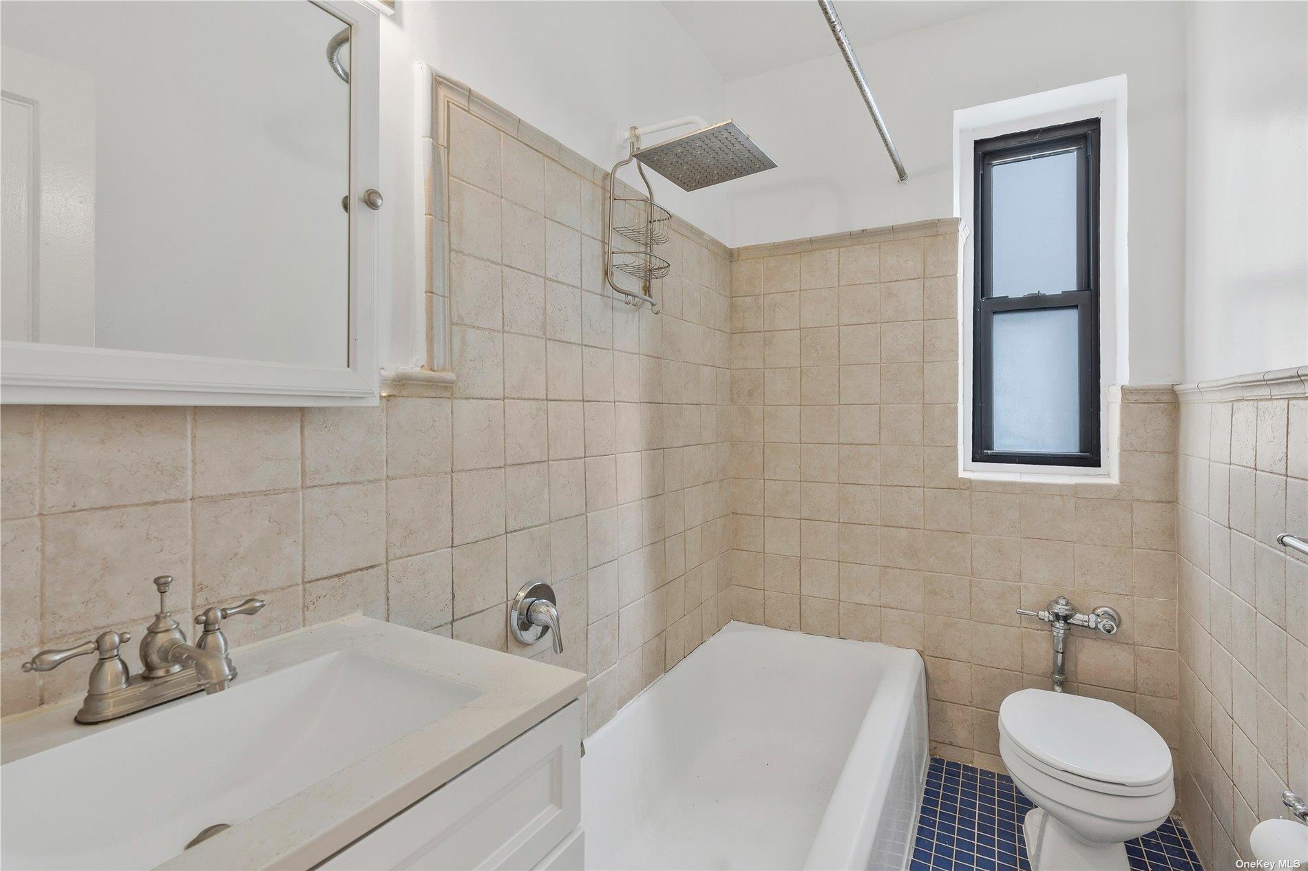 #8 photo, 251 Seaman, マンハッタン New York (Manhattan) , NY 10034