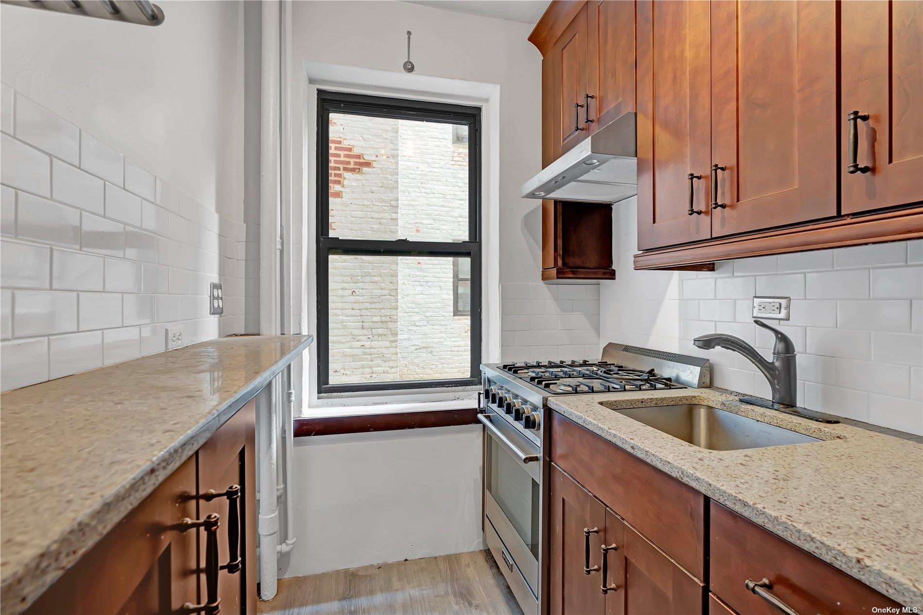 #9 photo, 251 Seaman, マンハッタン New York (Manhattan) , NY 10034