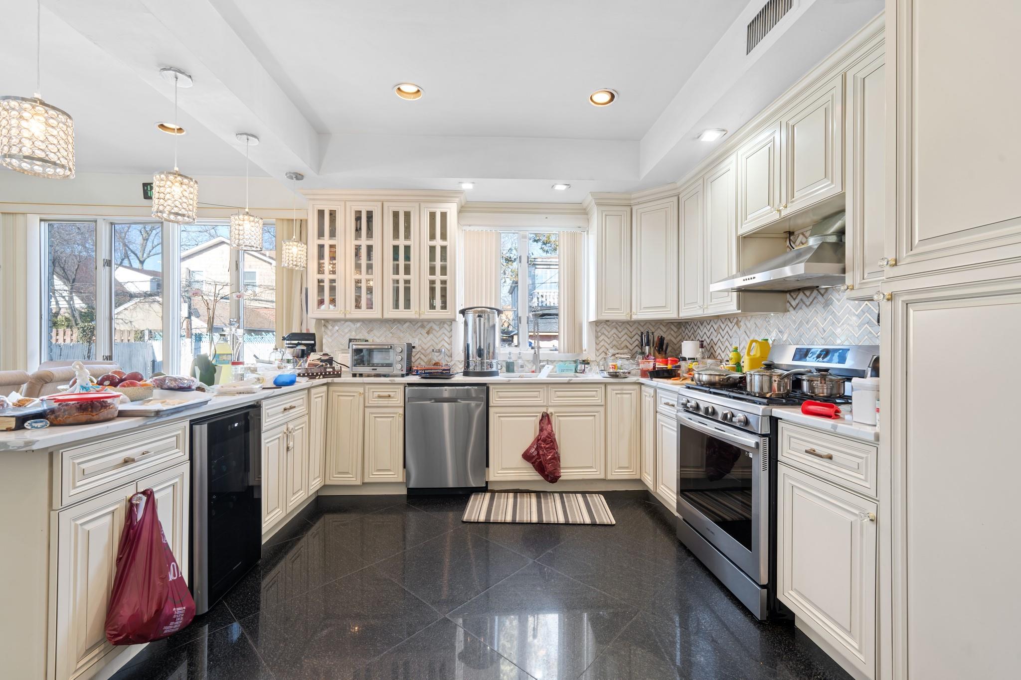 #10 photo, 138-65 63rd Avenue, Flushing , NY 11367