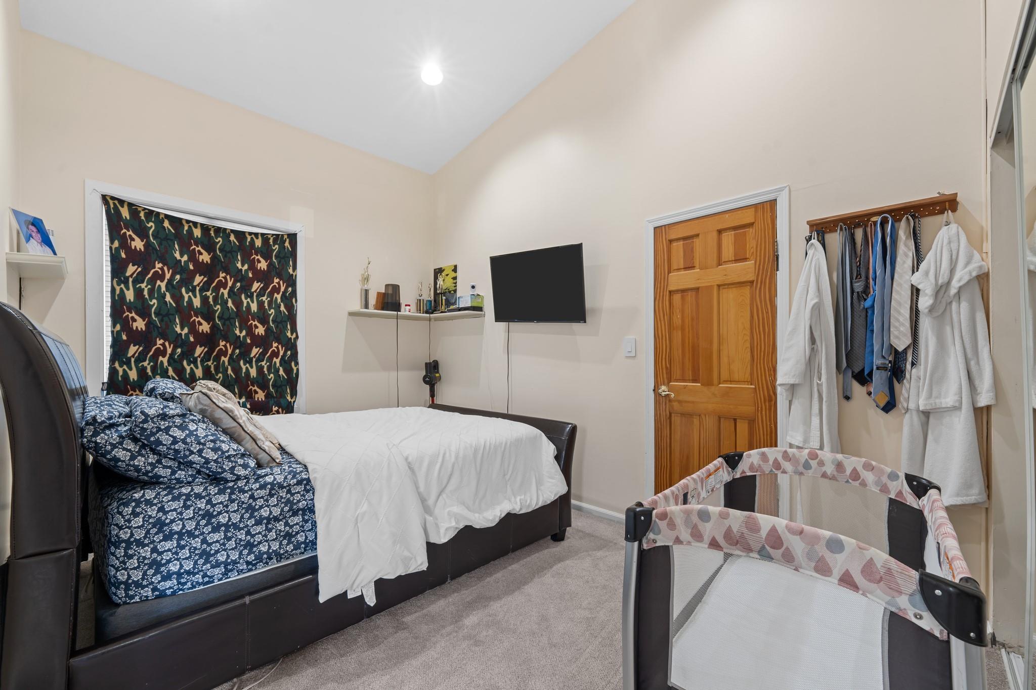 #18 photo, 138-65 63rd Avenue, Flushing , NY 11367