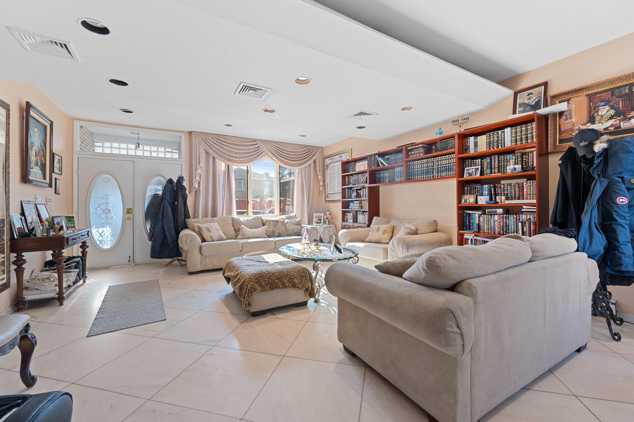 #4 photo, 138-65 63rd Avenue, Flushing , NY 11367