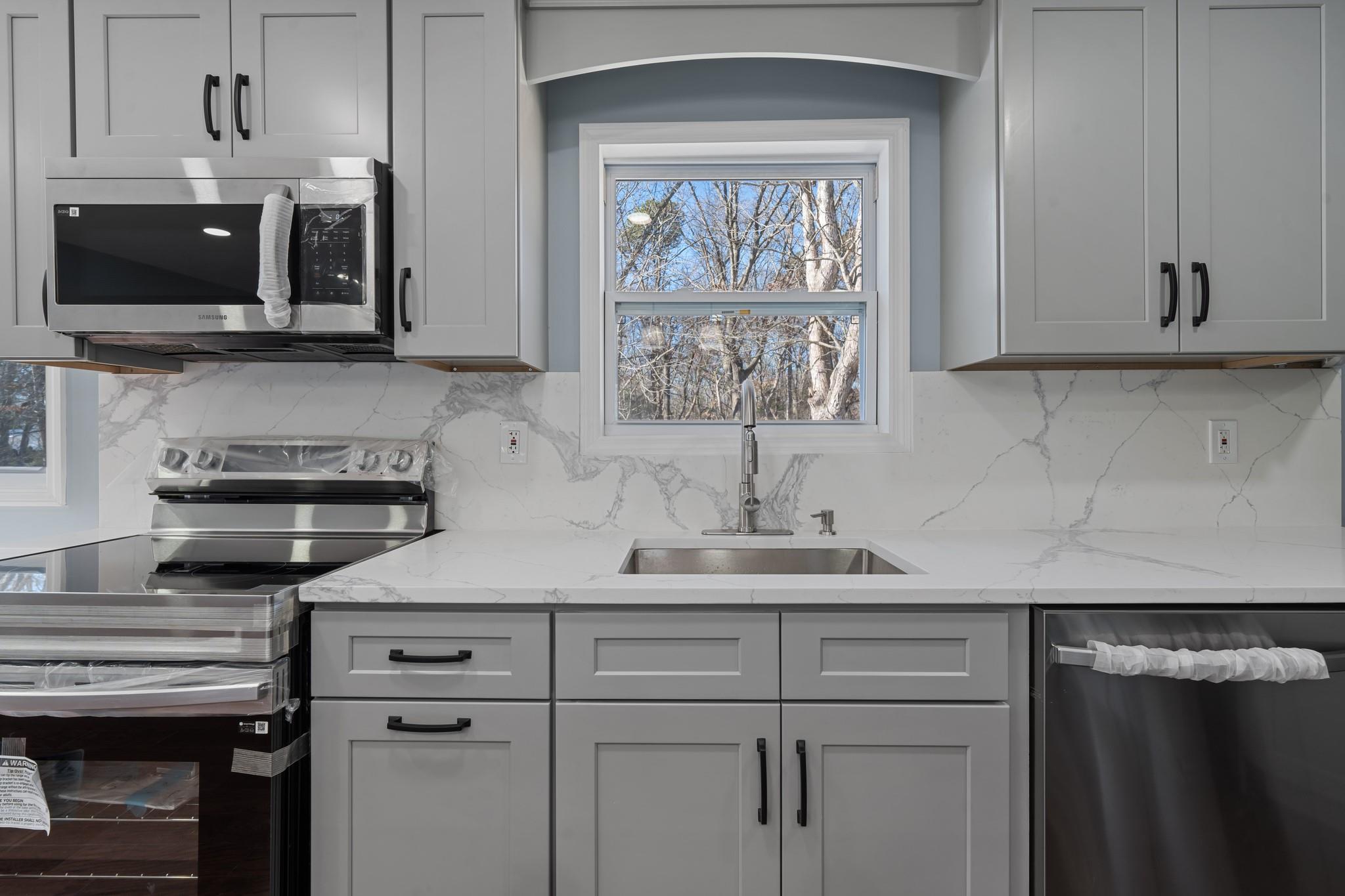 #7 photo, 18 Fife Drive, Coram , NY 11727