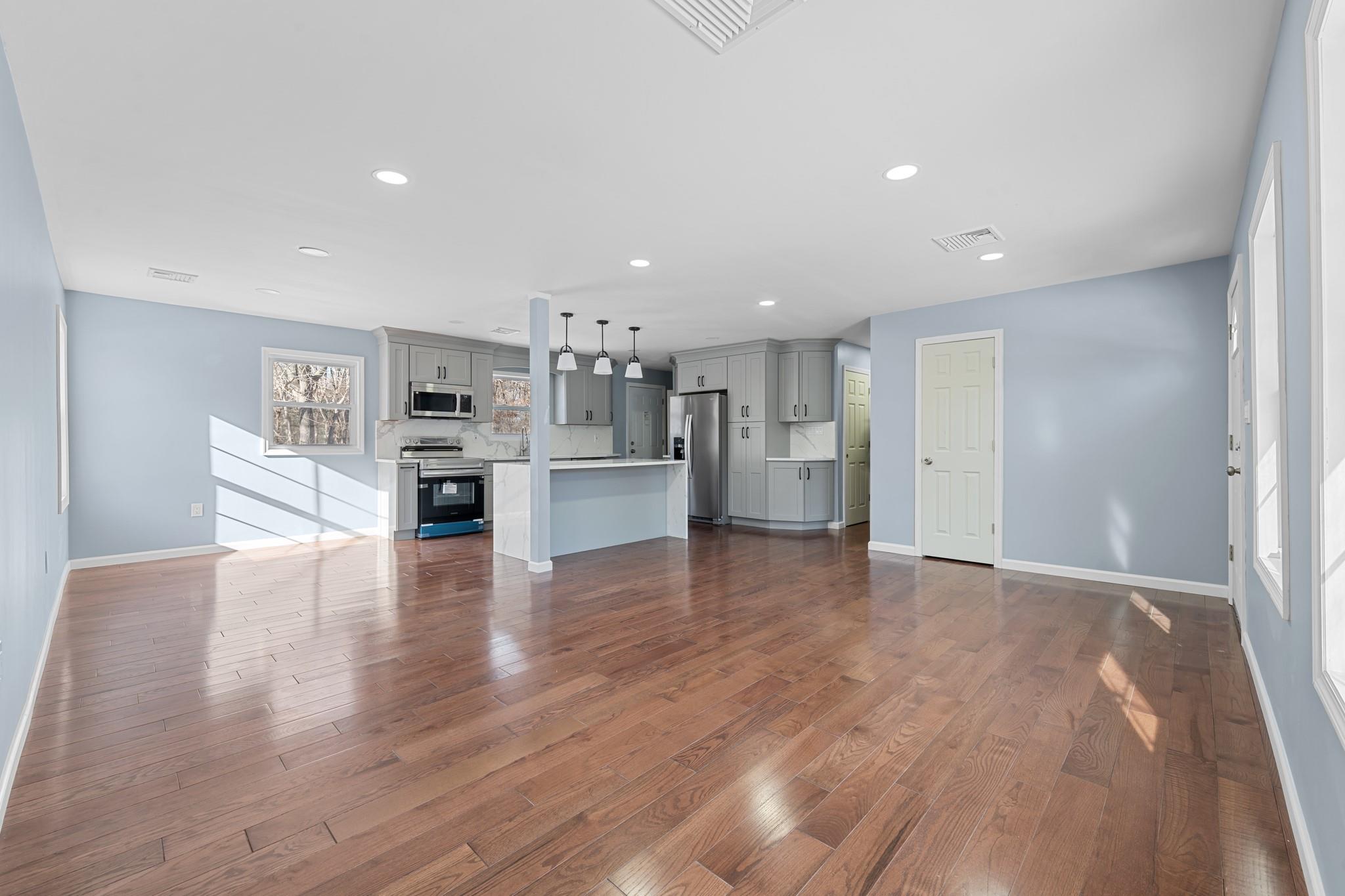 #9 photo, 18 Fife Drive, Coram , NY 11727