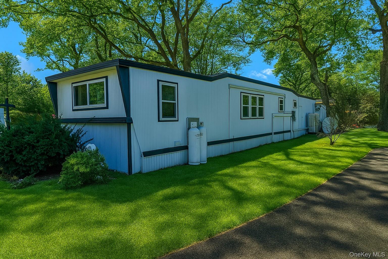 #12 photo, 37 Hubbard Avenue, サフォーク郡 Riverhead , NY 11901