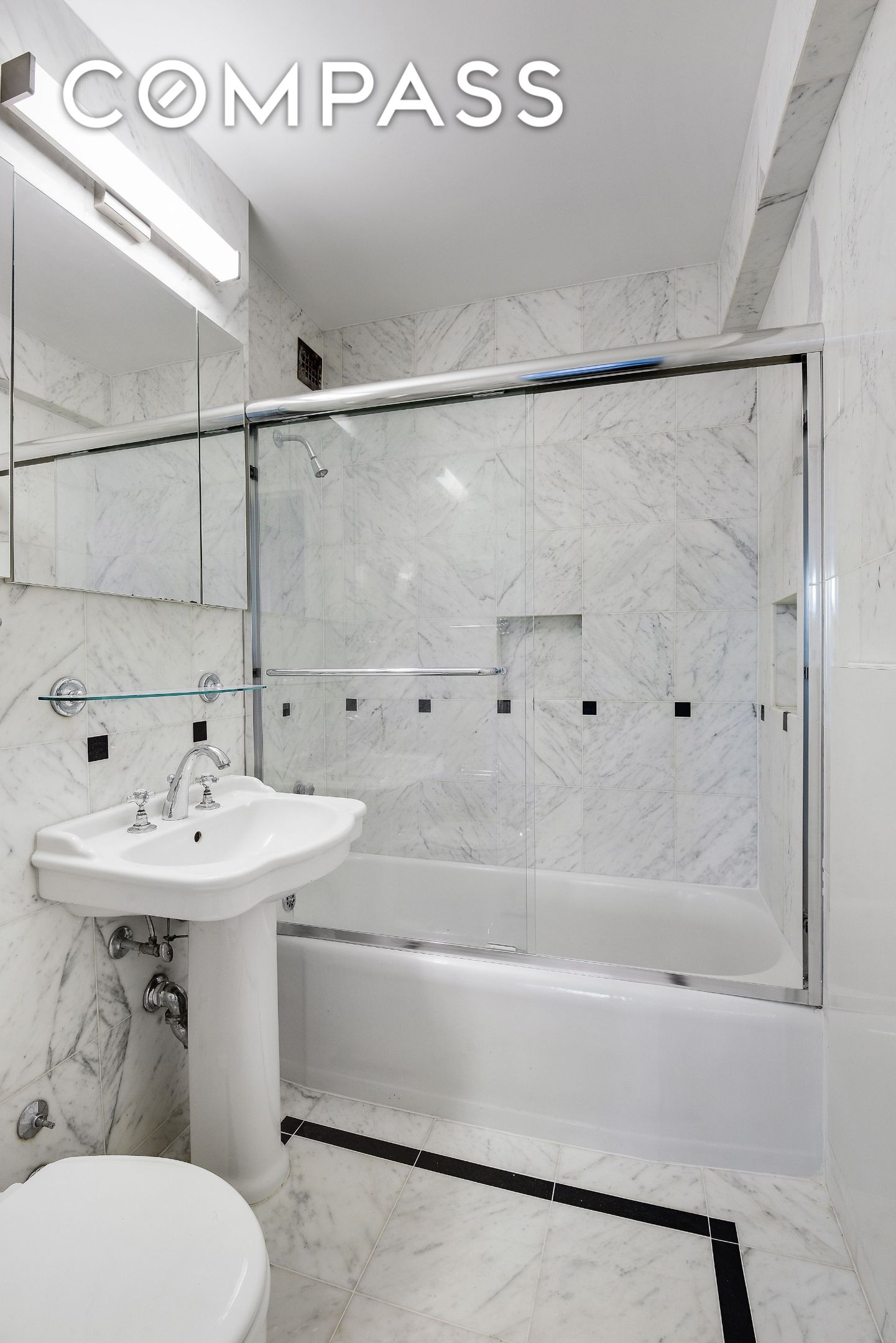 #18 photo, 150 E 61st Street, Lenox Hill , NY 10065