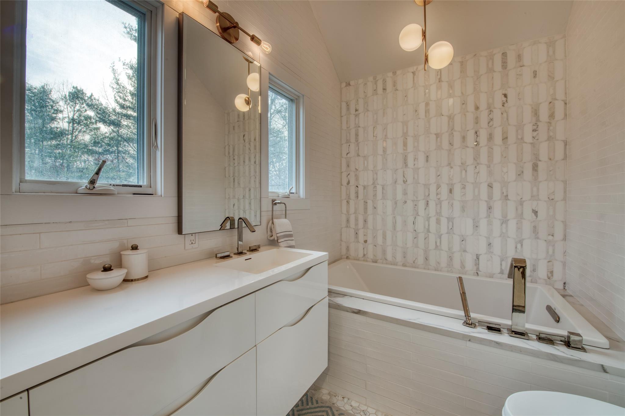 #8 photo, 57 Big Fresh Pond Road, サフォーク郡 Southampton , NY 11968