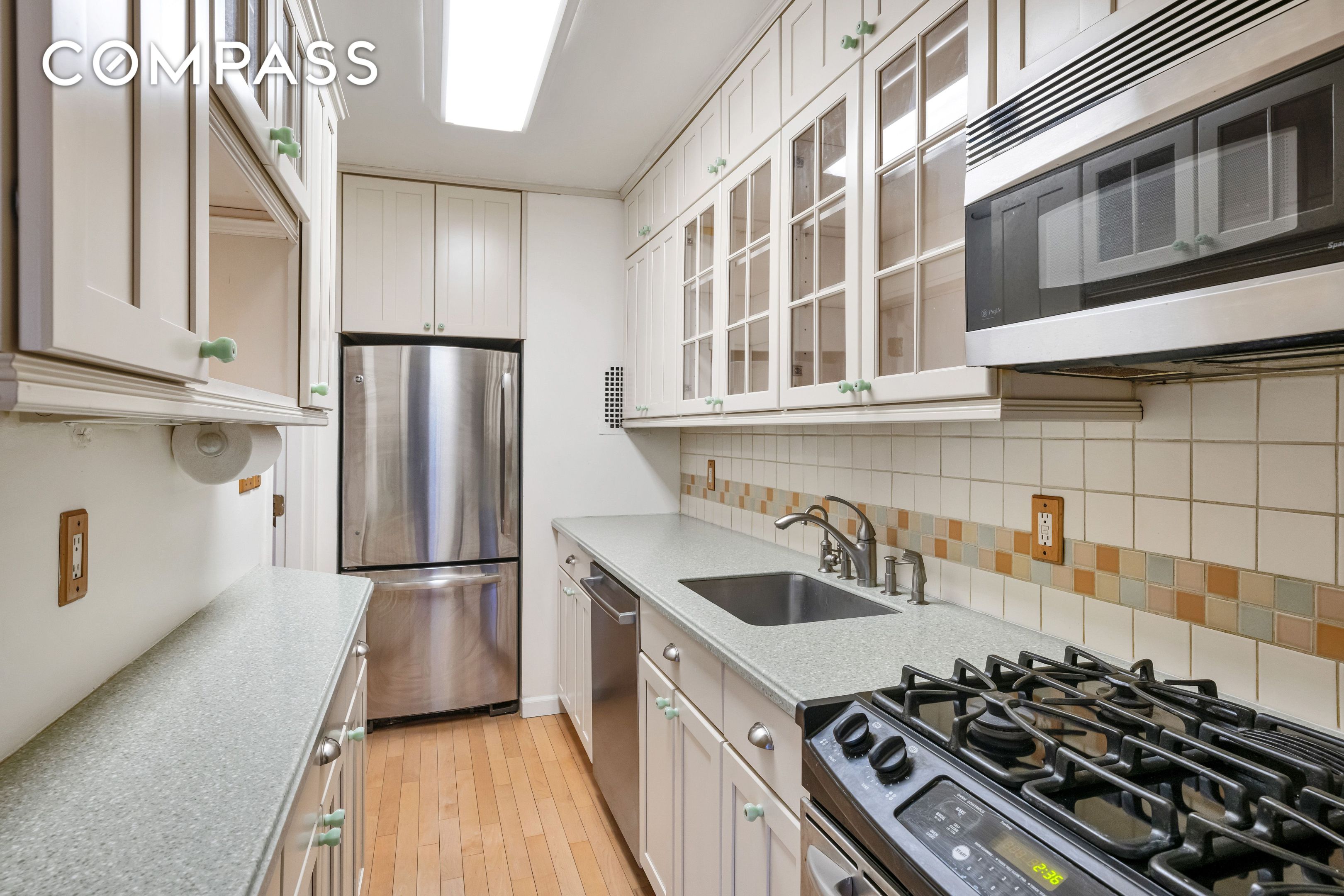 #3 photo, 345 E 52nd Street, マンハッタン Midtown East , NY 10022