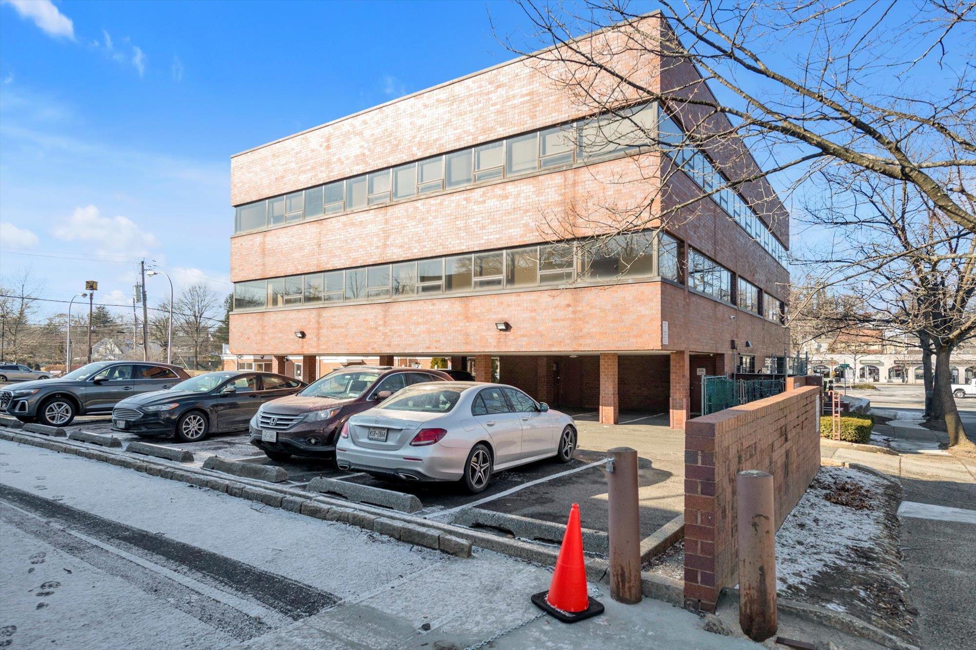 #11 photo, 1 Summit Avenue, White Plains , NY 10606