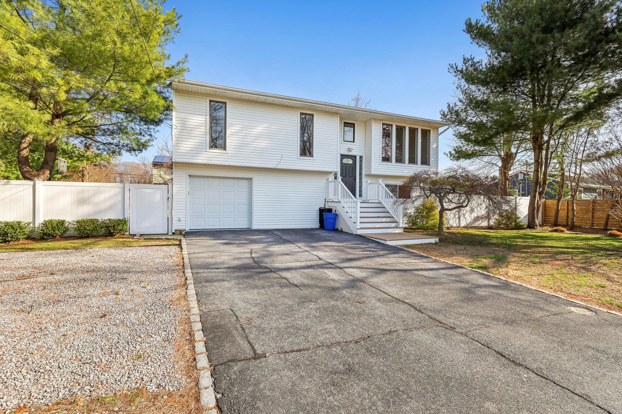 #3 photo, 11 Dehan Street, Smithtown , NY 11787