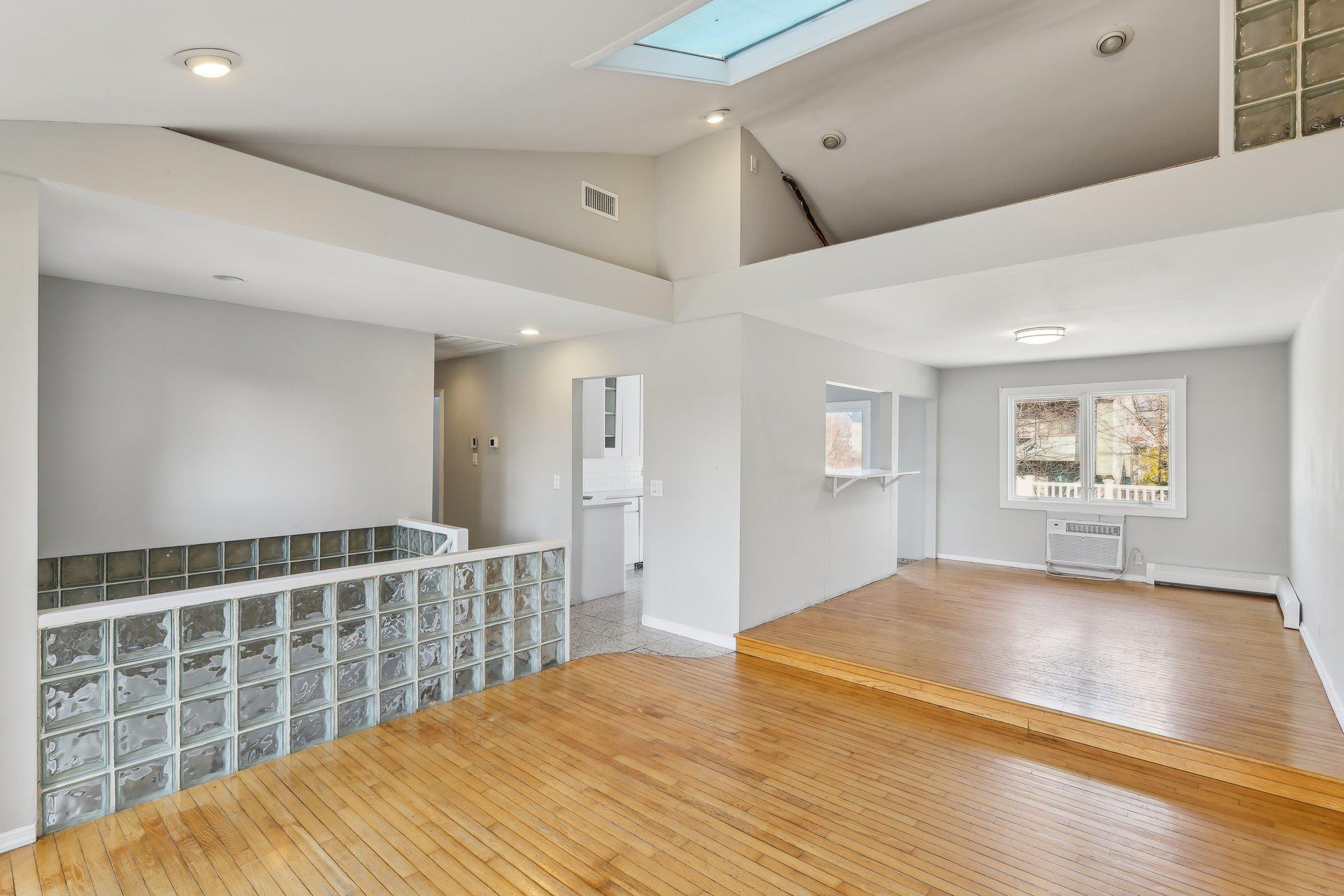 #7 photo, 11 Dehan Street, Smithtown , NY 11787