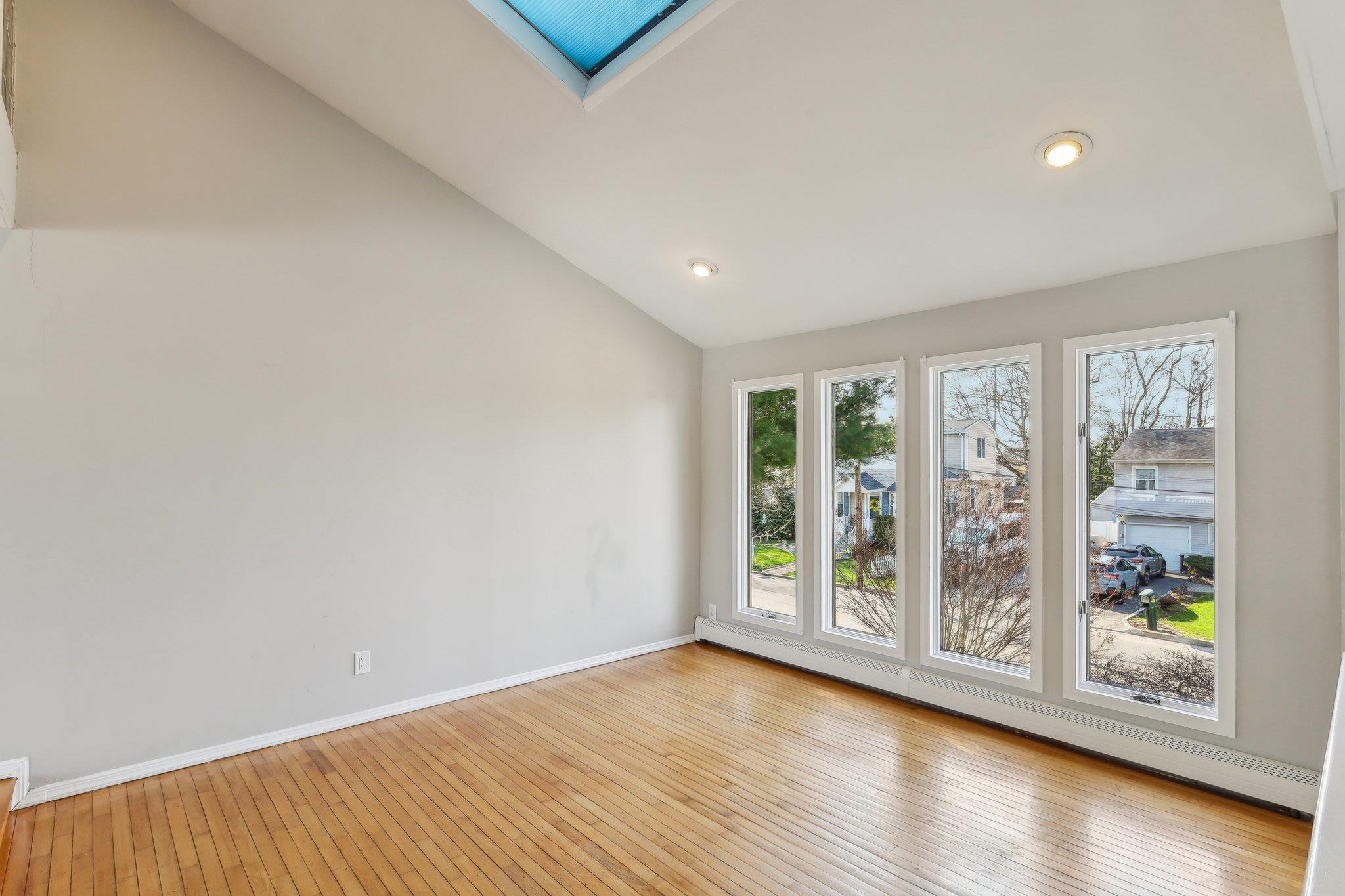 #8 photo, 11 Dehan Street, Smithtown , NY 11787