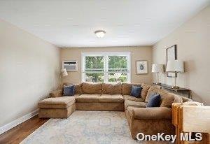 #4 photo, 251-47 71st Road, 皇后區 Bellerose , NY 11426