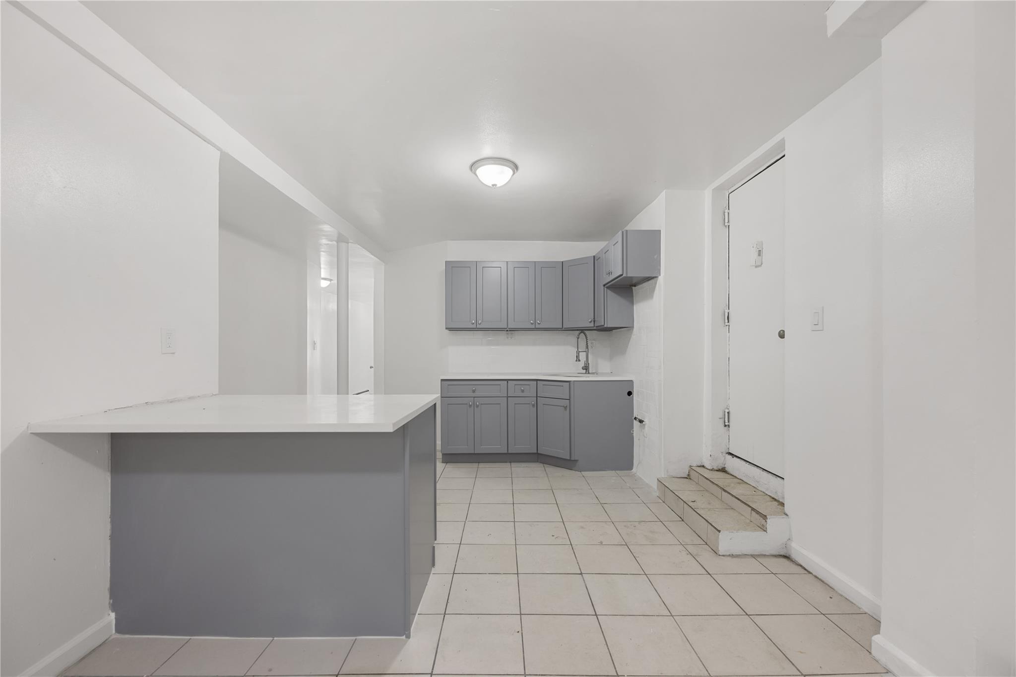 #5 photo, 2039 Washington Ave, Bronx , NY 10457