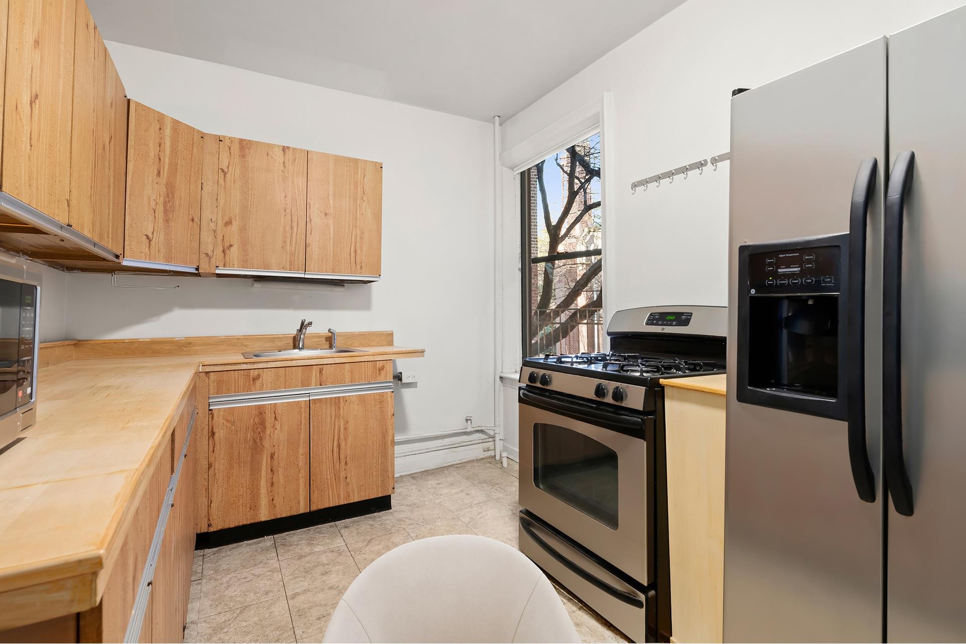 #4 photo, 83-10 35TH Avenue, クイーンズ区 Jackson Heights , NY 11372