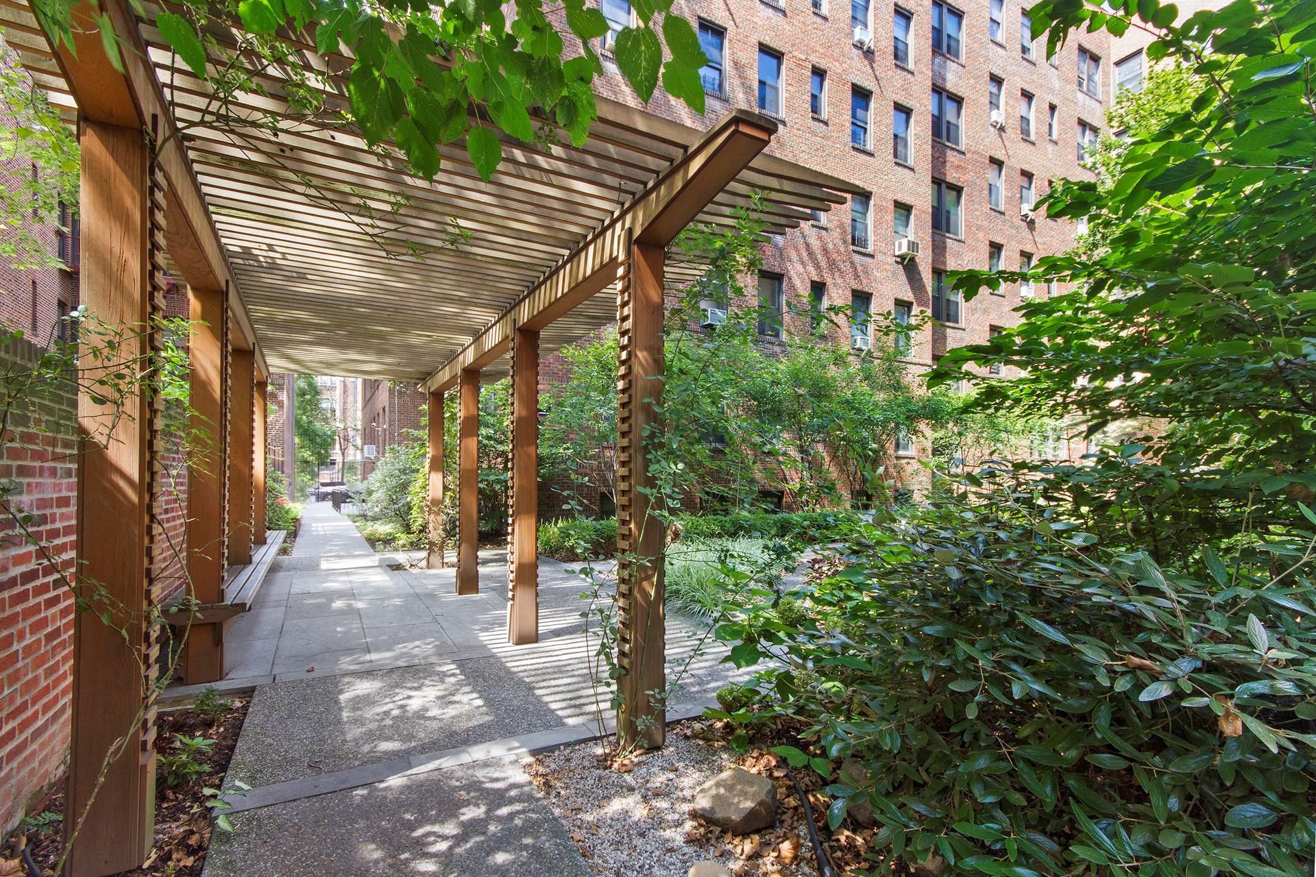 #8 photo, 83-10 35TH Avenue, クイーンズ区 Jackson Heights , NY 11372