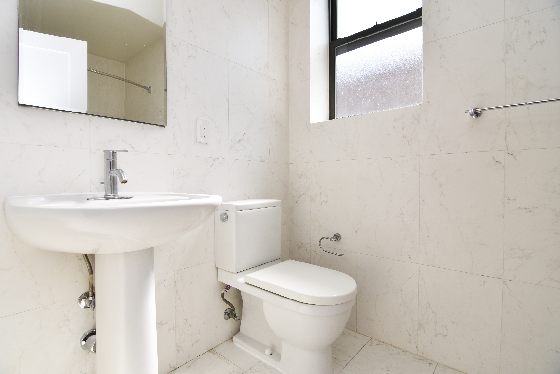 #4 photo, 2192 Frederick Douglass Boulevard, マンハッタン West Harlem , NY 10026