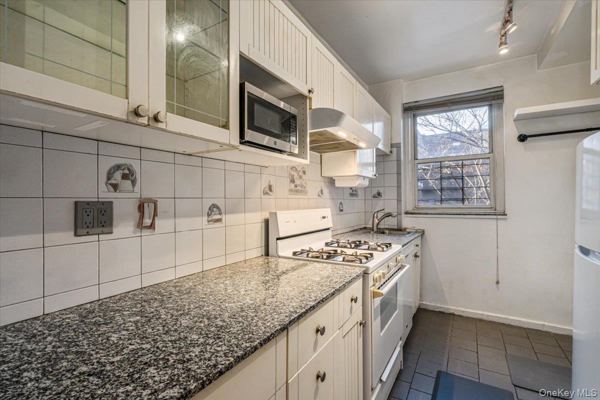 #13 photo, 78-10 34 Avenue, Jackson Heights , NY 11372