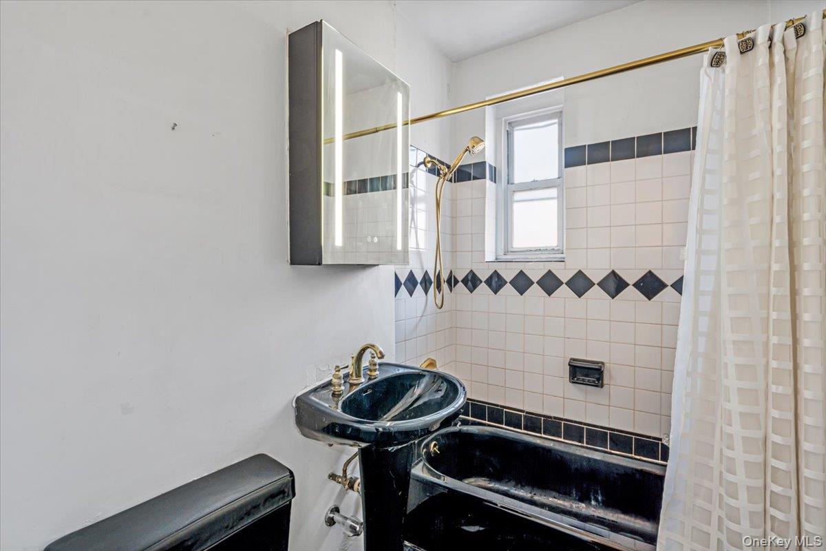 #17 photo, 78-10 34 Avenue, Jackson Heights , NY 11372