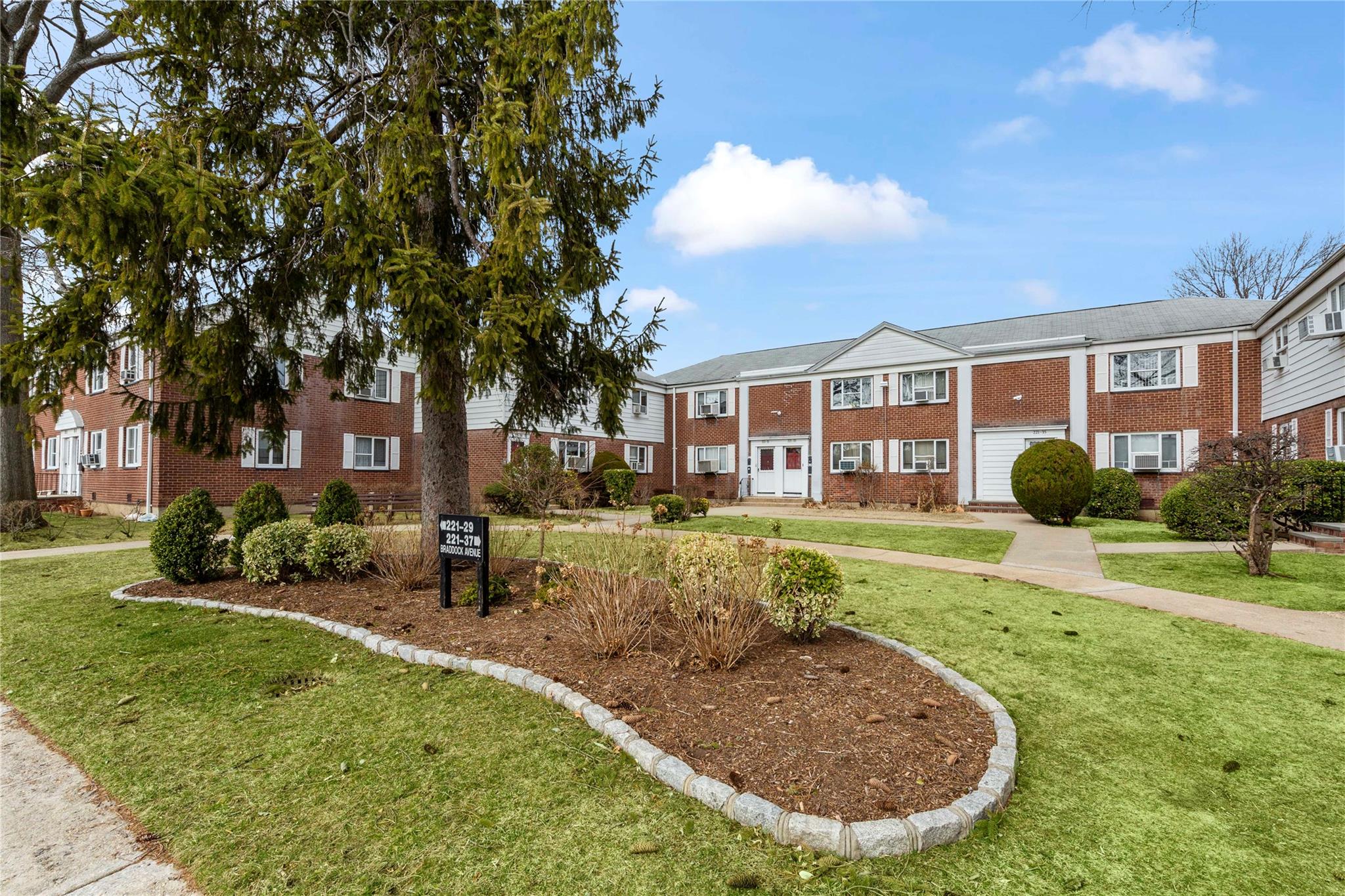 #15 photo, 221-31 Braddock Avenue, クイーンズ区 Queens Village , NY 11427