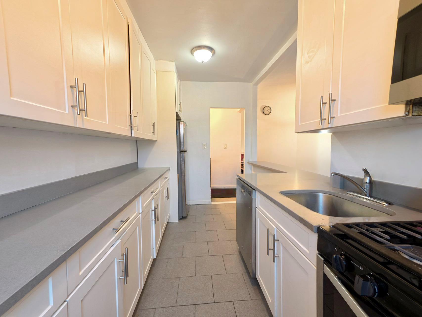 #4 photo, 71-11 Yellowstone  Boulevard, クイーンズ区 Forest Hills , NY 11375