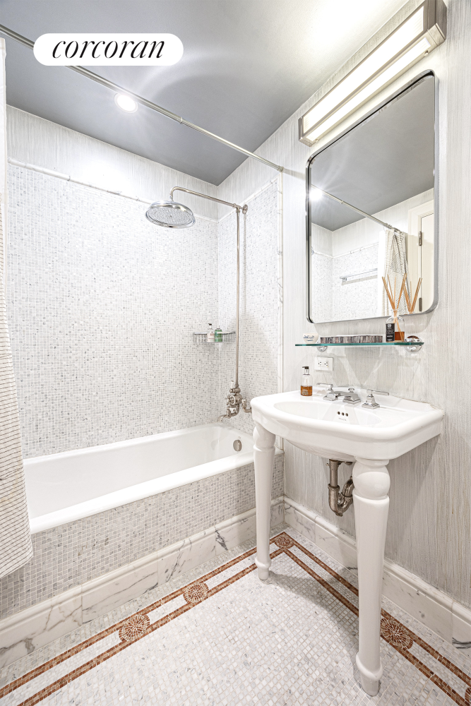 #13 photo, 1 CENTRAL Park S, マンハッタン Central Park South , NY 10019