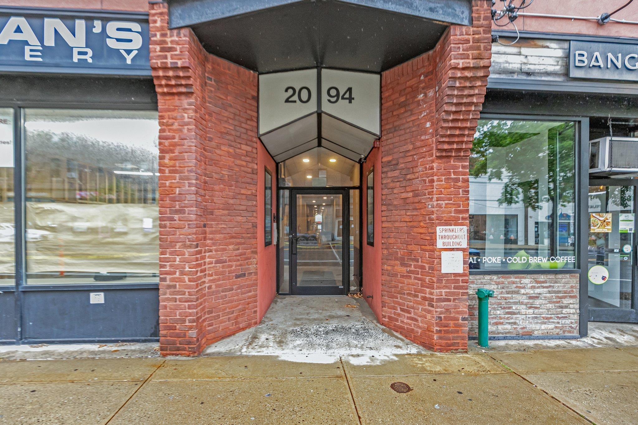 #4 photo, 2094 Boston Post Road, Larchmont , NY 10538