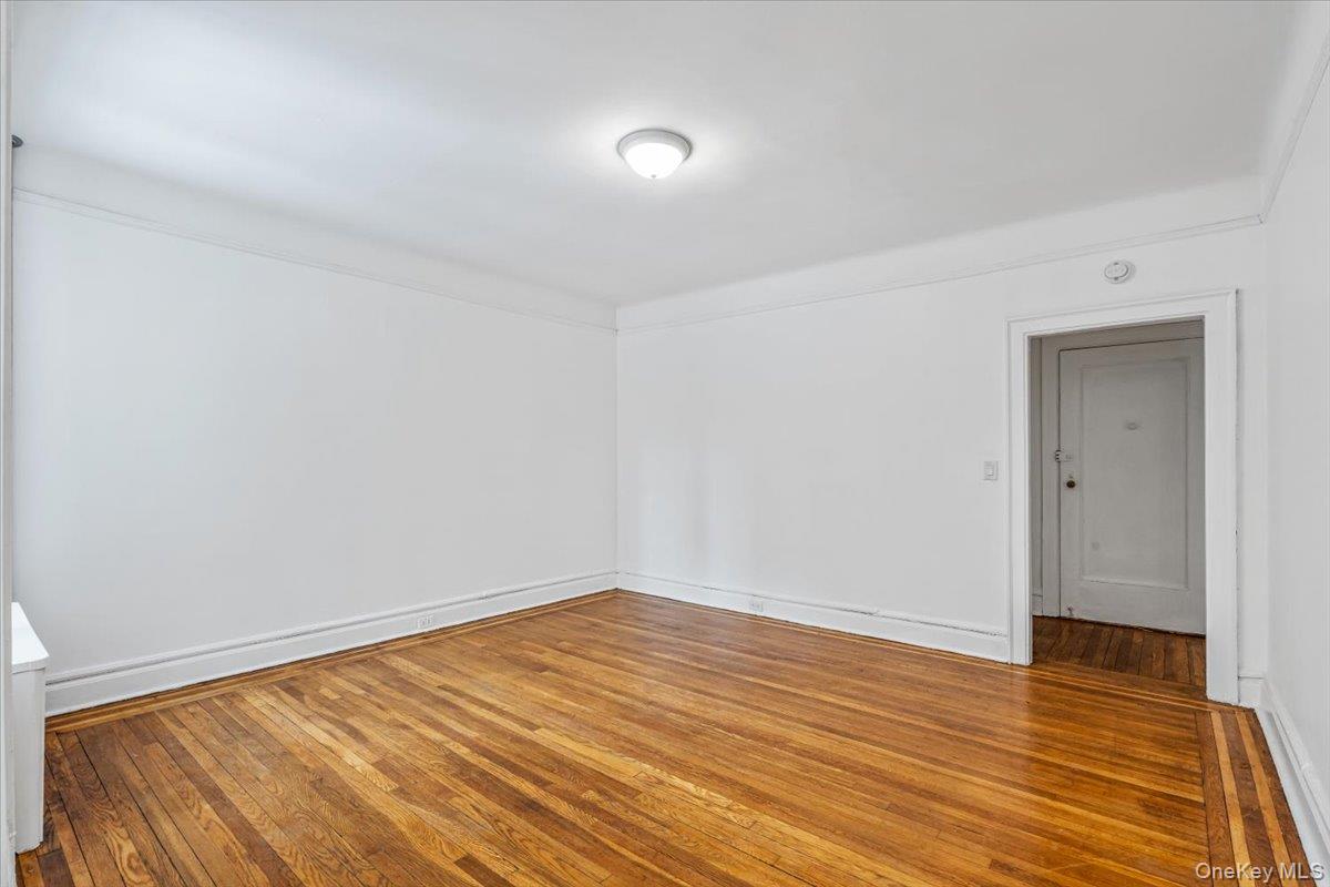 #4 photo, 35-36 80TH STREET, クイーンズ区 Jackson Heights , NY 11372