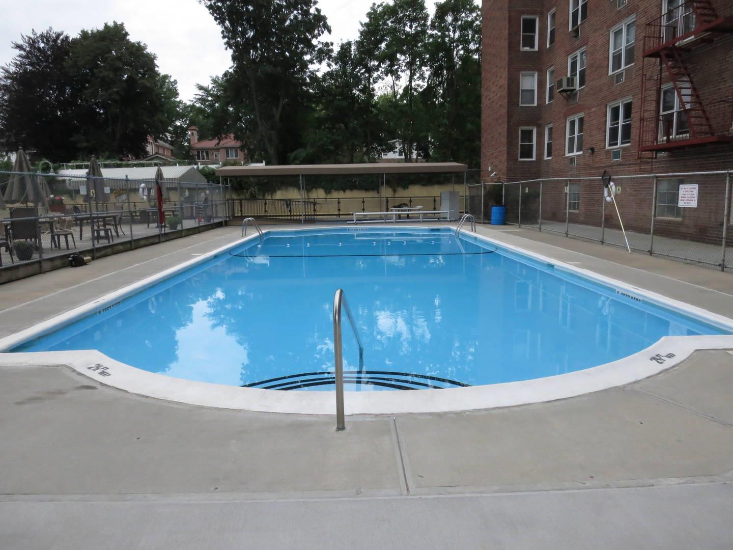 #10 photo, 54-40 Little Neck Parkway, クイーンズ区 Little Neck , NY 11362