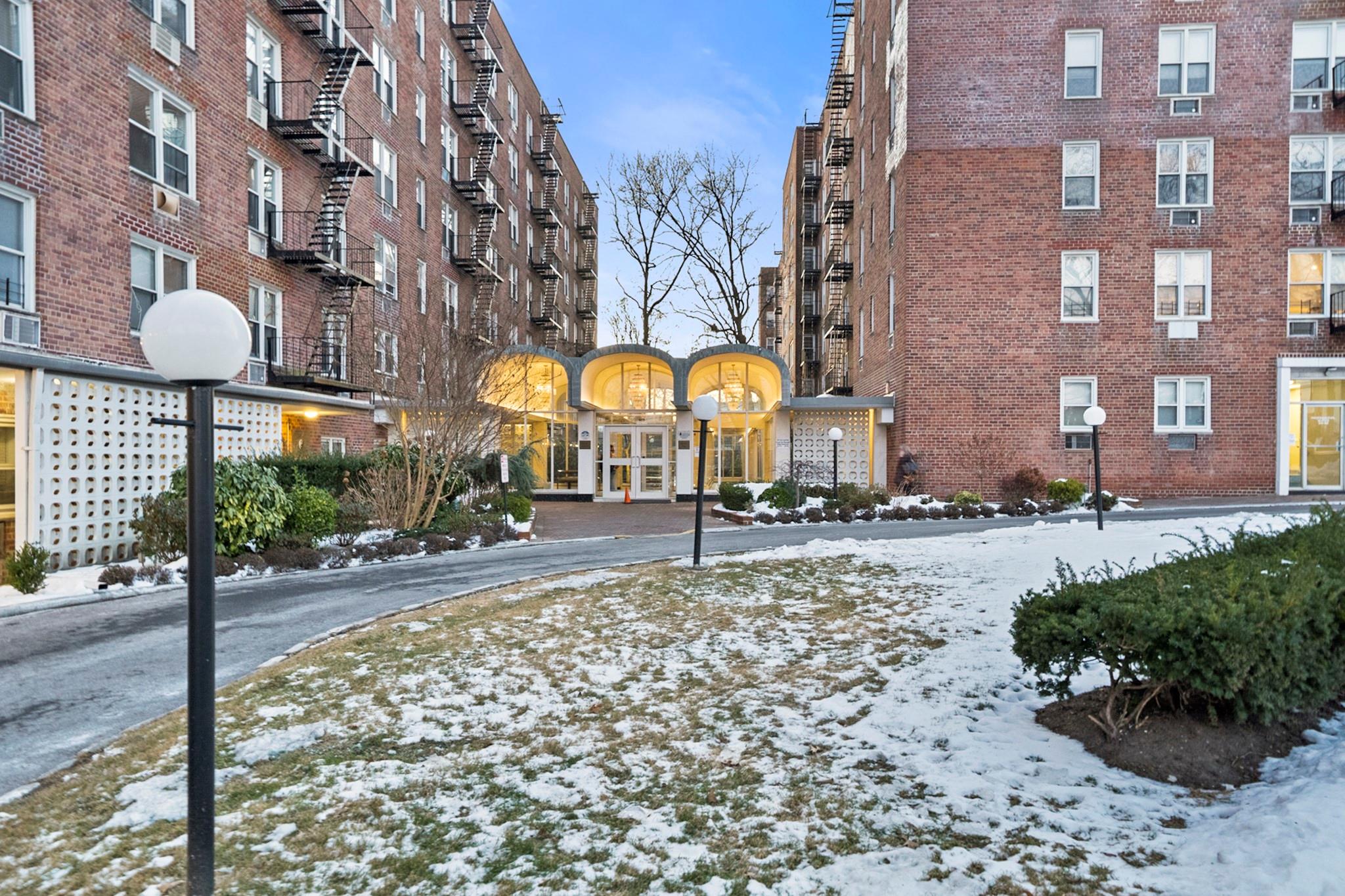 #8 photo, 54-40 Little Neck Parkway, クイーンズ区 Little Neck , NY 11362