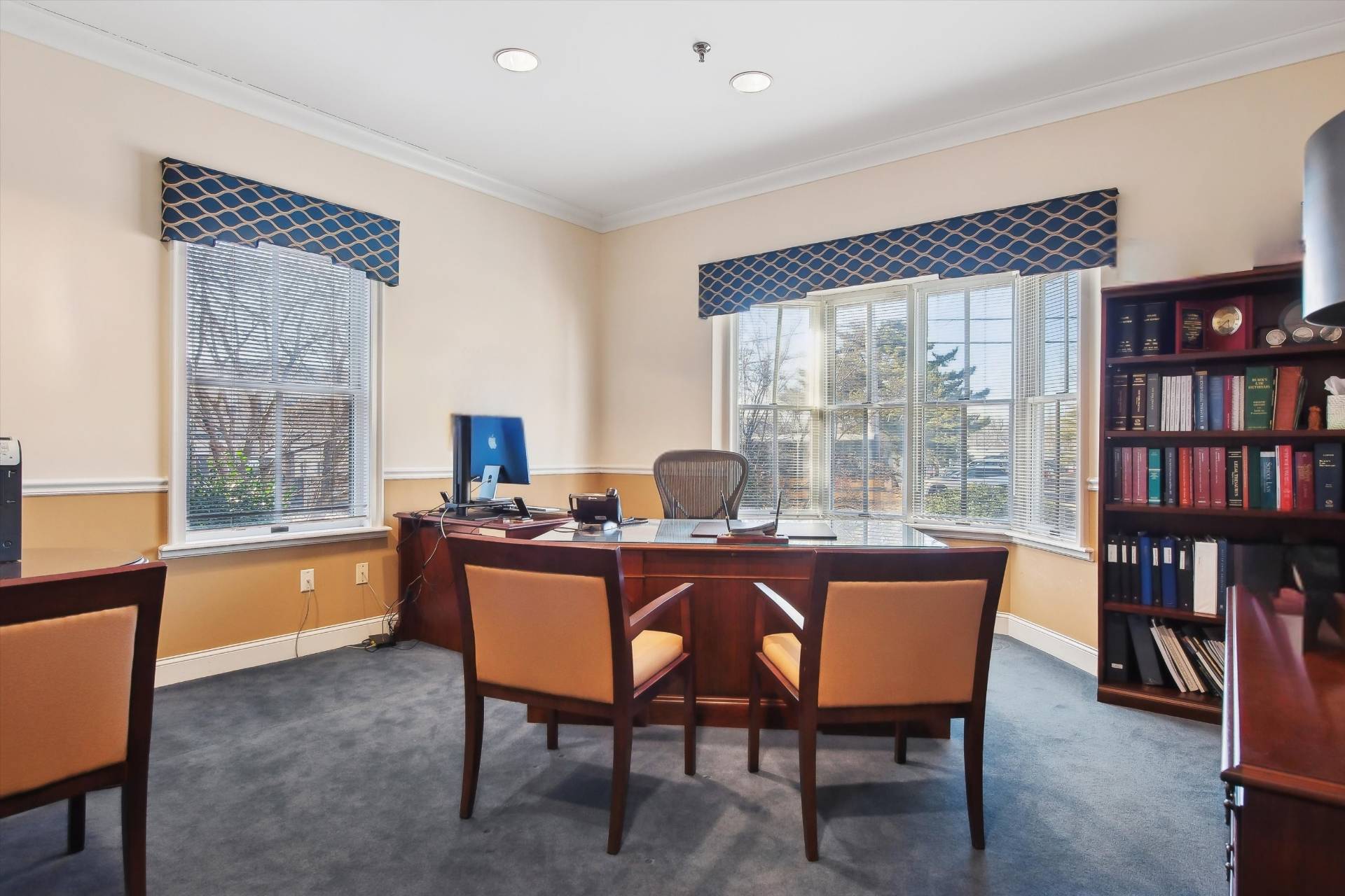 #8 photo, 33 W 2nd St, サフォーク郡 Riverhead , NY 11901