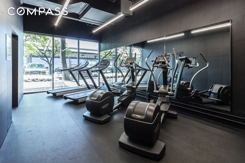 #13 photo, 275 South Street, マンハッタン Lower East Side , NY 10002