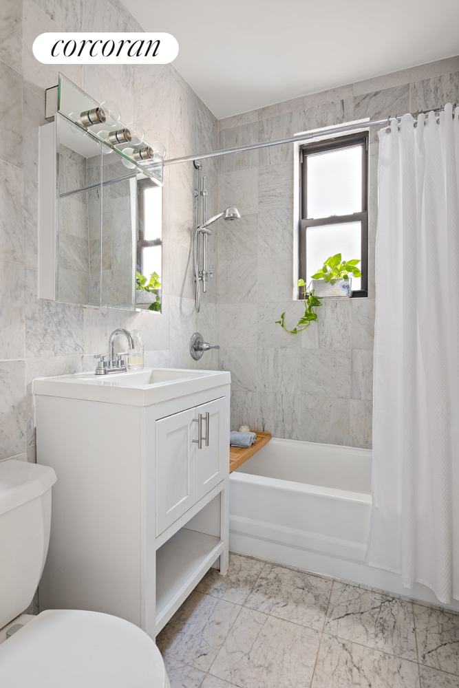 #13 photo, 18 W 70TH Street, Lincoln Square , NY 10023