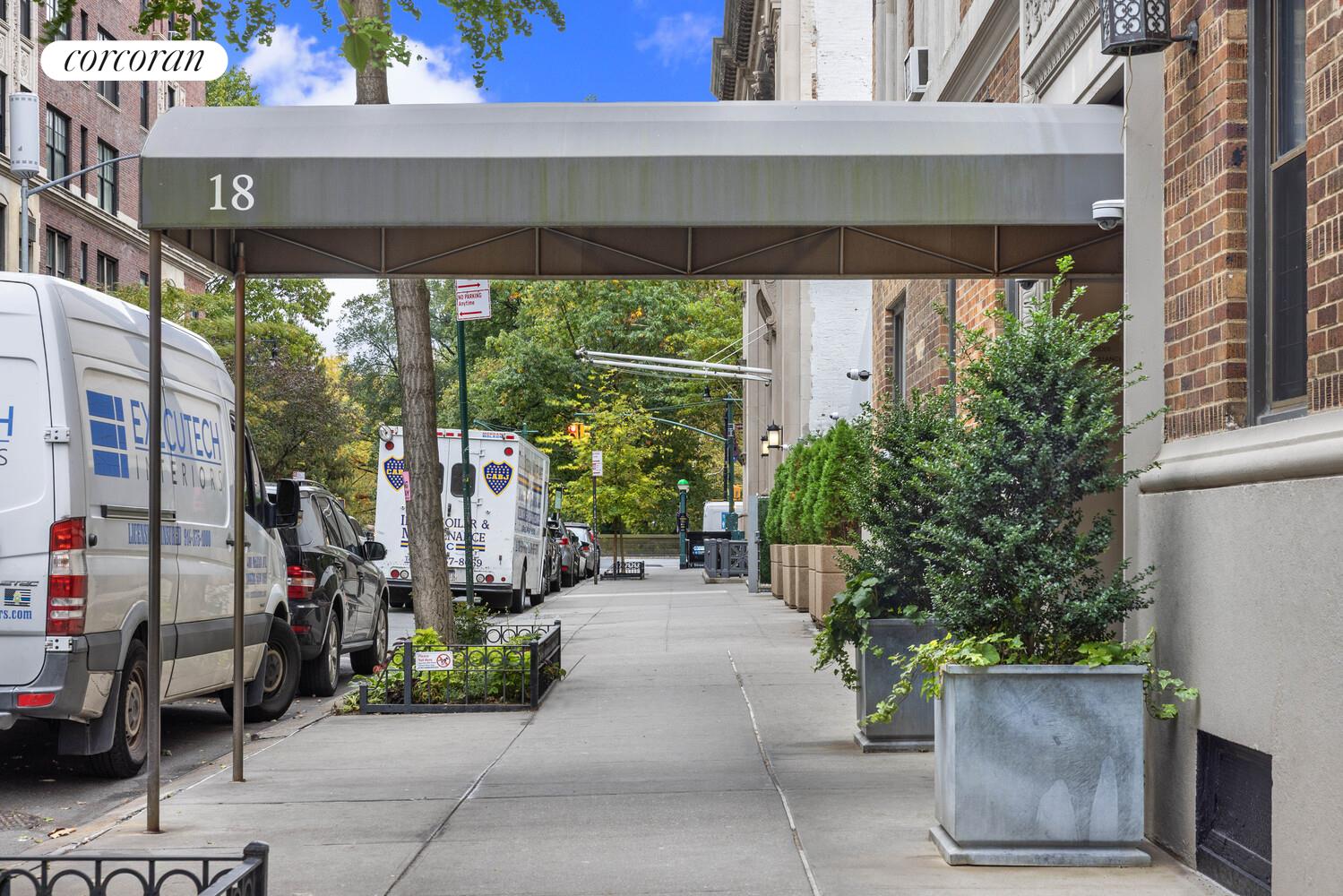 #20 photo, 18 W 70TH Street, Lincoln Square , NY 10023