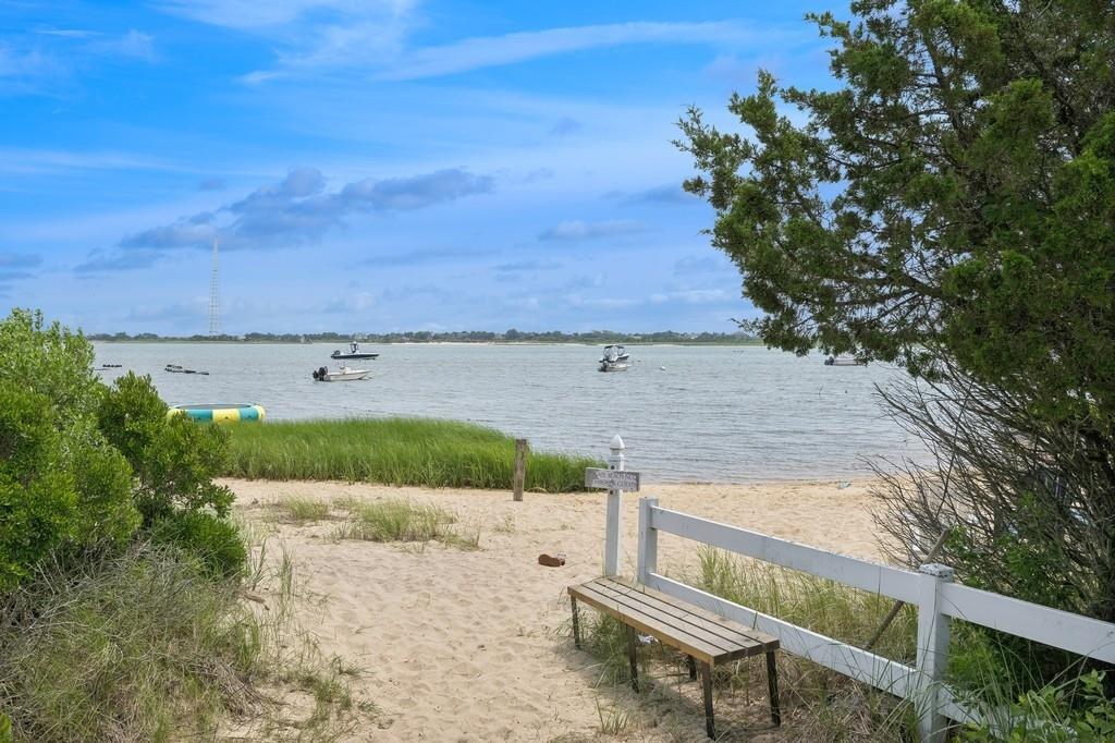 #17 photo, 53 Crassen Boulevard, サフォーク郡 Amagansett , NY 11930