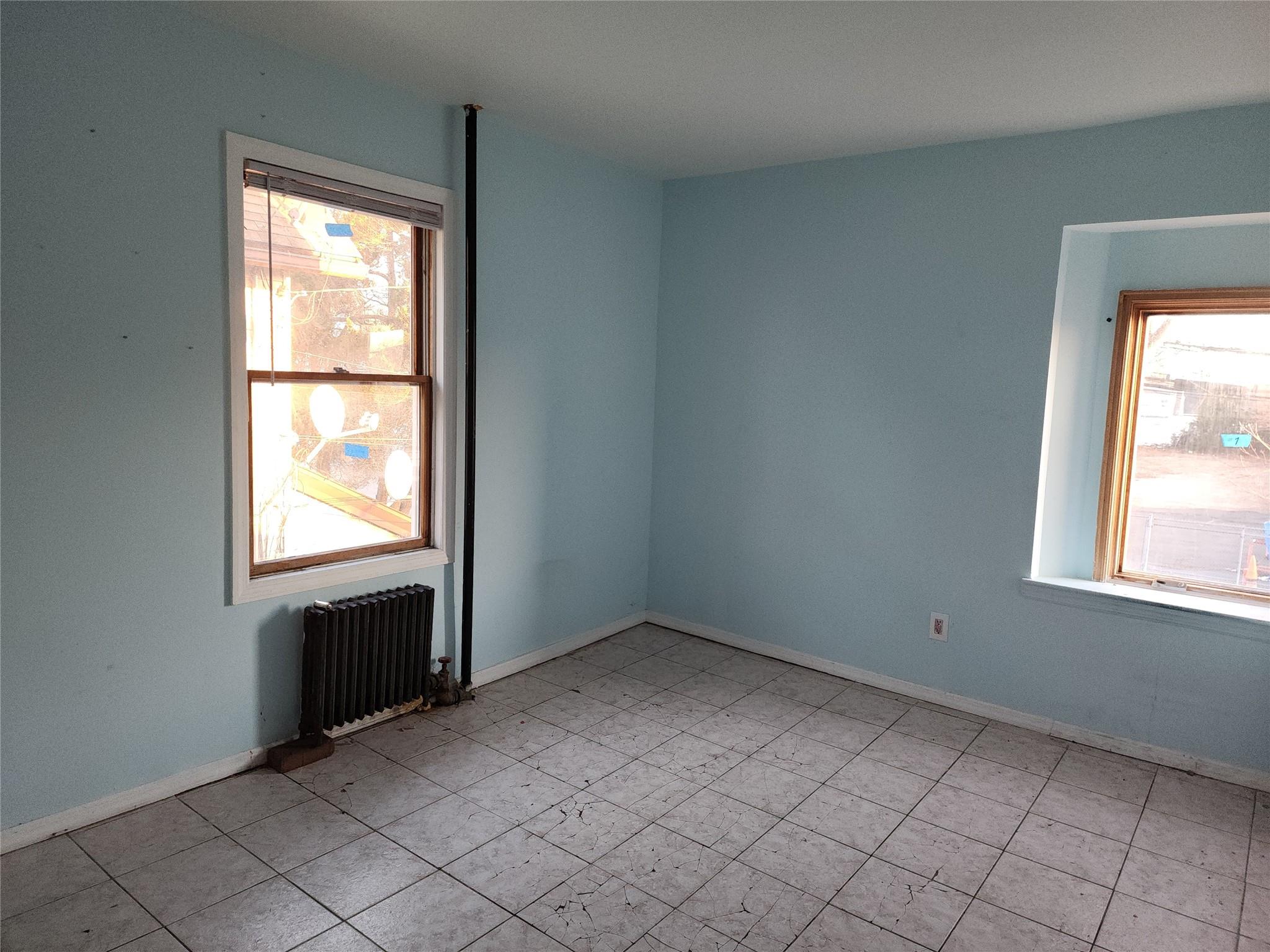 #11 photo, 79 Grove Street, 長島 Hempstead , NY 11550