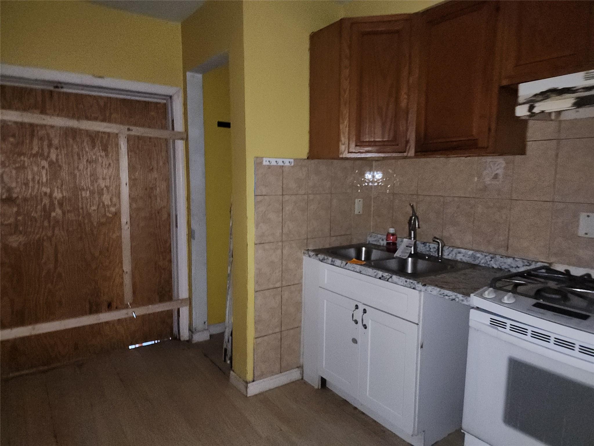 #8 photo, 79 Grove Street, 長島 Hempstead , NY 11550