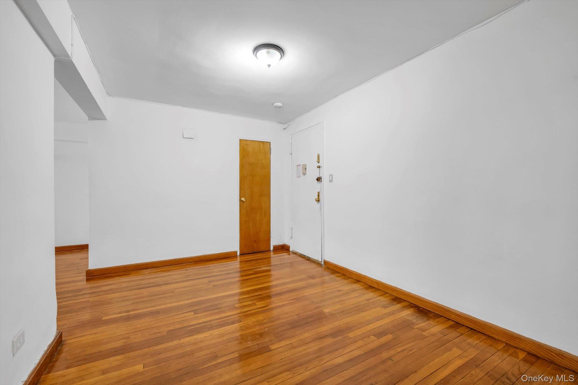 #11 photo, 94-11 60th Avenue, クイーンズ区 Elmhurst , NY 11373